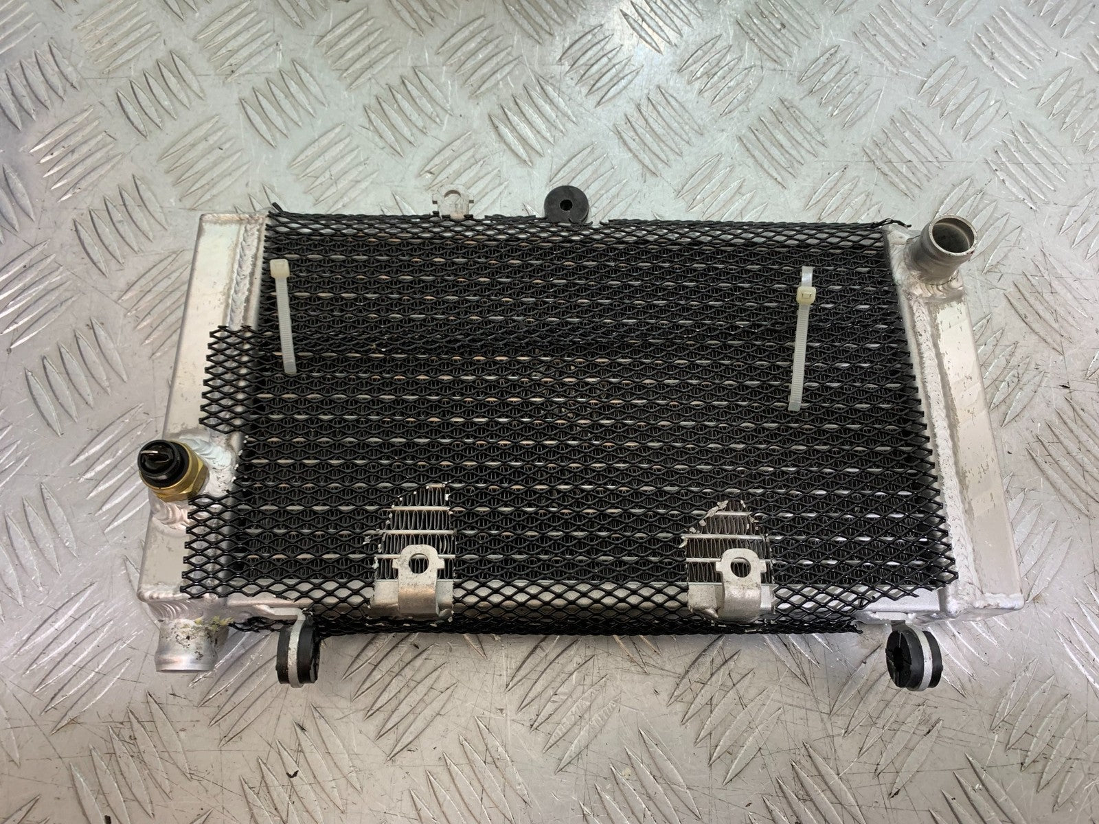 HONDA CBF500 CBF 500 RADIATOR   YEAR 2004-2008  (CMB1294)