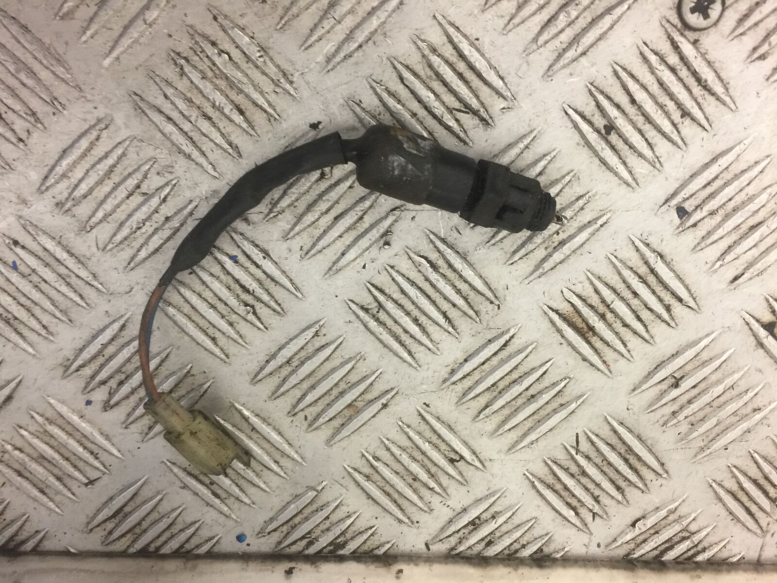 KAWASAKI ZZR1100 ZZR 1100 D REAR BRAKE LIGHT SWITCH YEAR 1994 1999 STOCK 519)