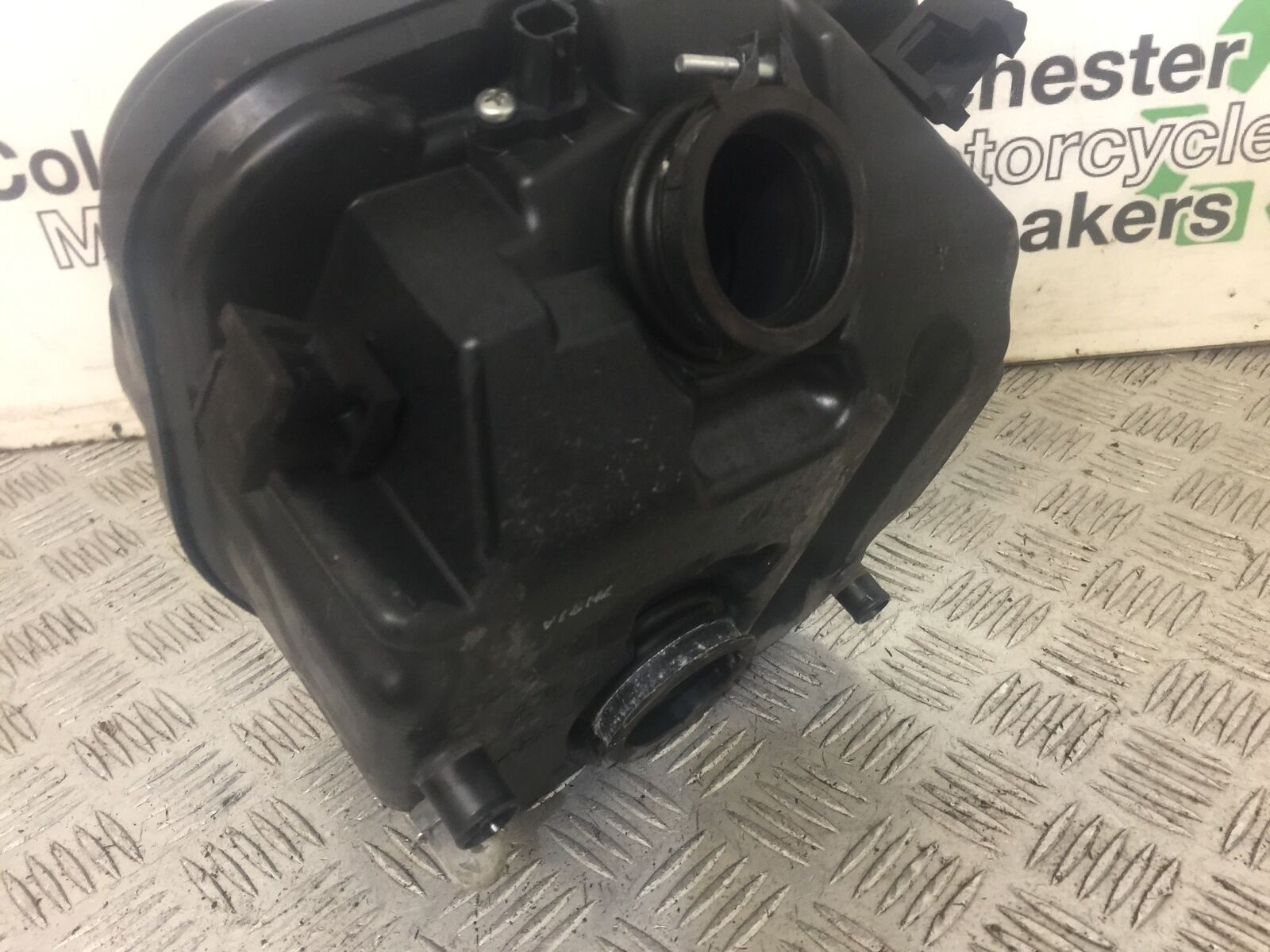 SUZUKI DL 650 V-STROM AIRBOX   YEAR 2017 (STOCK 638)