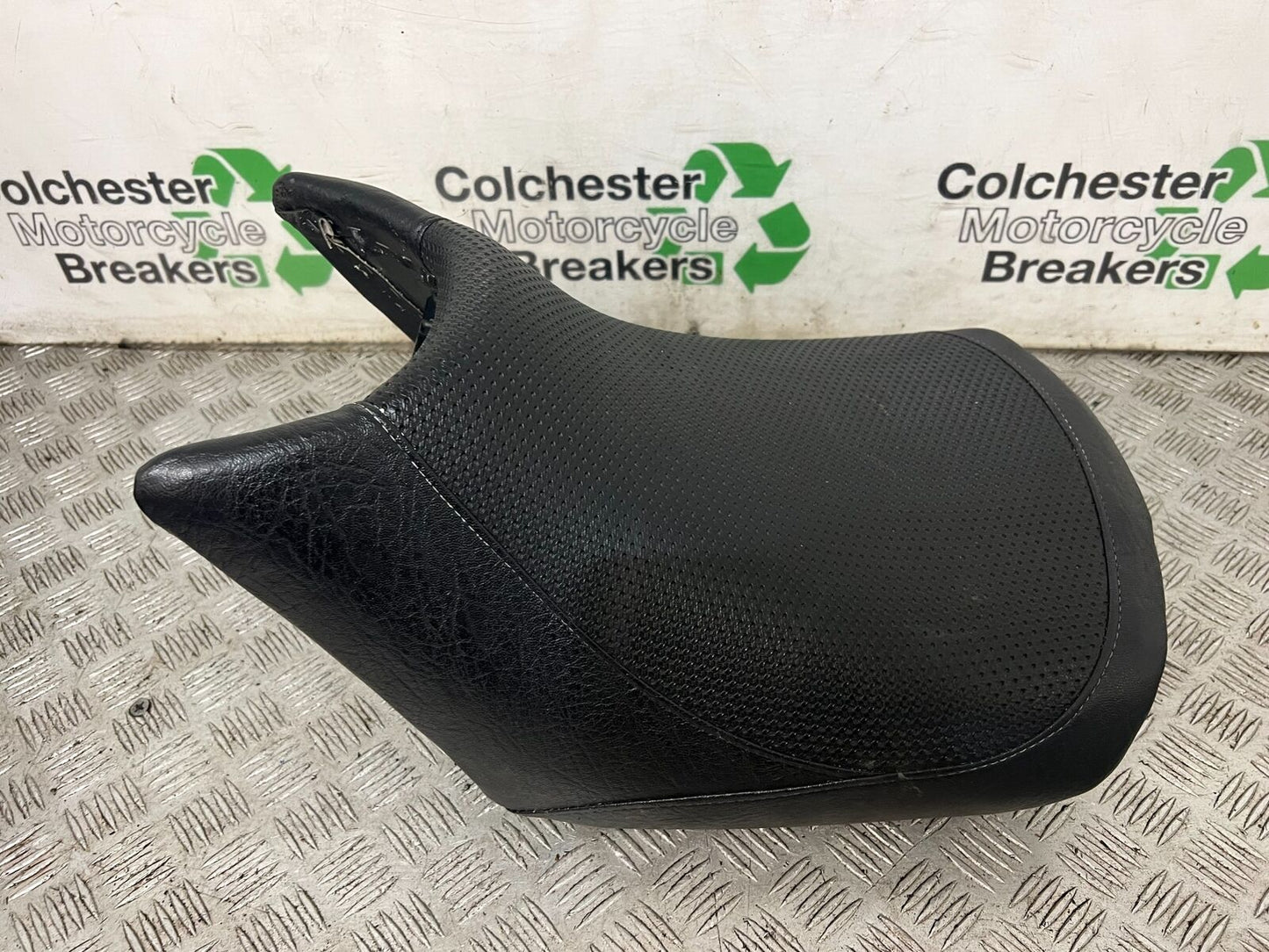 TRIUMPH TIGER 1200 EXPLORER FRONT SEAT YEAR 2012-2015 (STOCK 901)