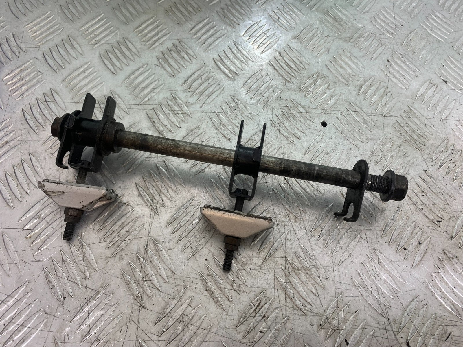 HONDA CB500 F CB500F REAR WHEEL SPINDLE AND ADJUSTERS  YEAR 2013-2015  (CMB1235)