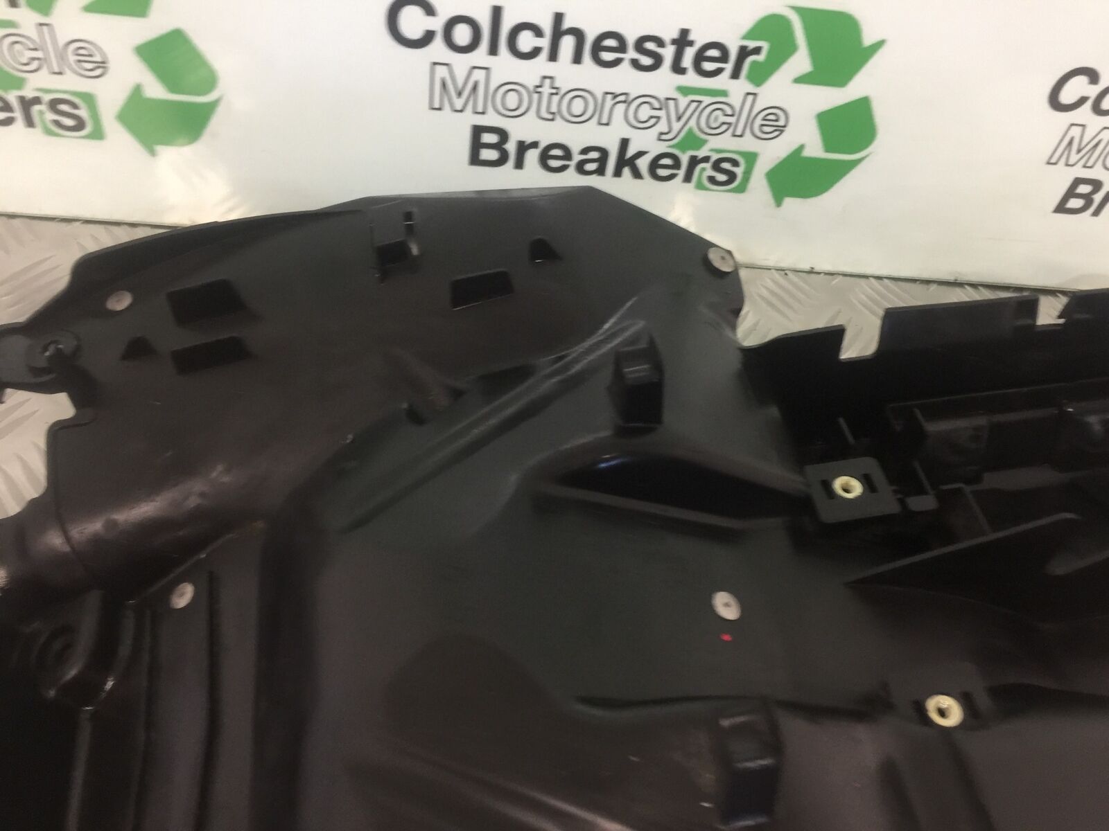 HONDA VFR800 VFR 800 V-TEC UNDERTRAY  YEAR 2003 -2009 (STOCK 916)