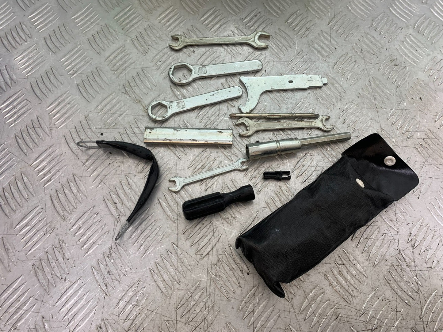 HONDA CBF600 CBF 600 TOOLKIT YEAR 2004 -07 (CMB1247)