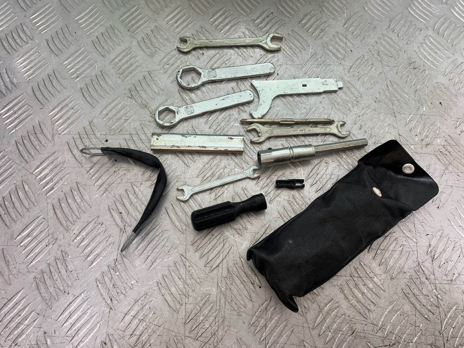 HONDA CBF600 CBF 600 TOOLKIT YEAR 2004 -07 (CMB1247)