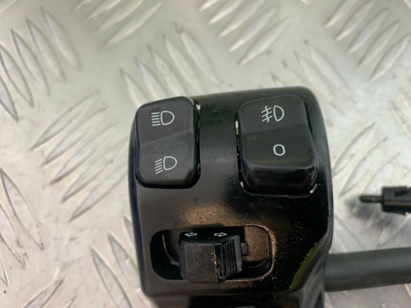 TRIUMPH THUNDERBIRD 1600 LEFT SWITCH GEAR   YEAR 2011 (CMB1107)