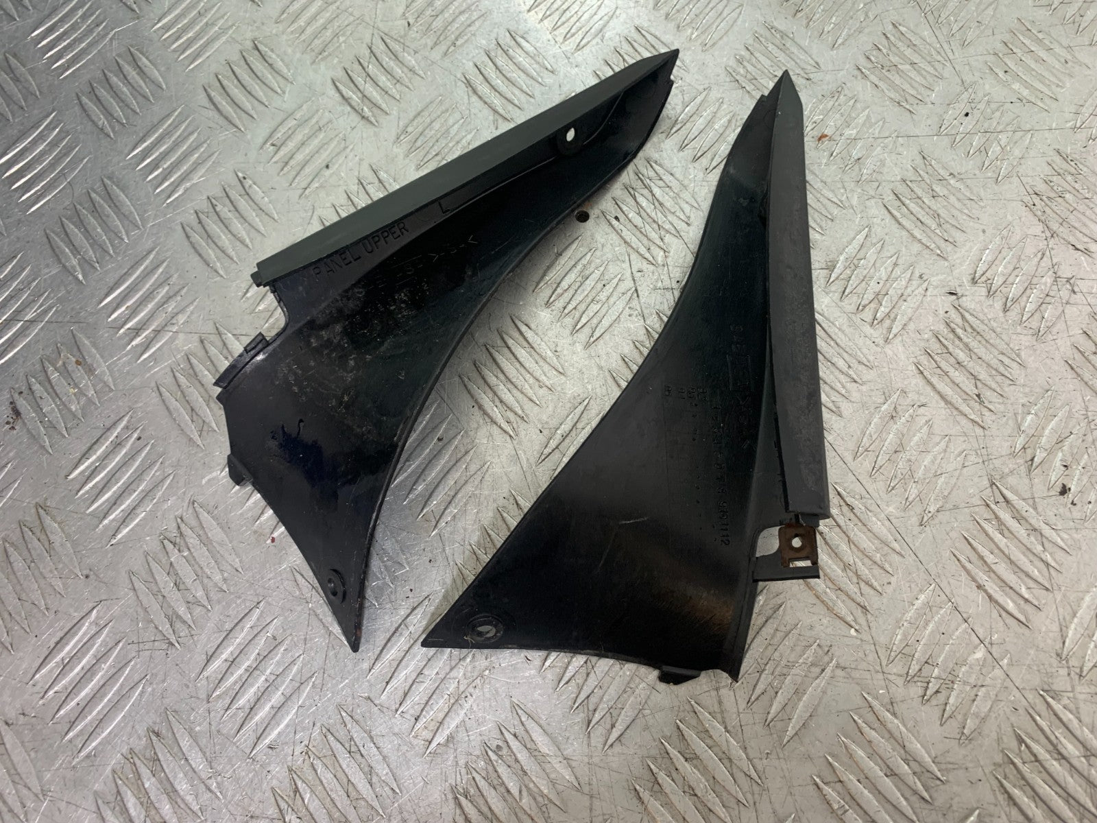 SUZUKI RF900 RF 900 LEFT AND RIGHT TOP INFILLS  YEAR 1994-1999 CMB1326