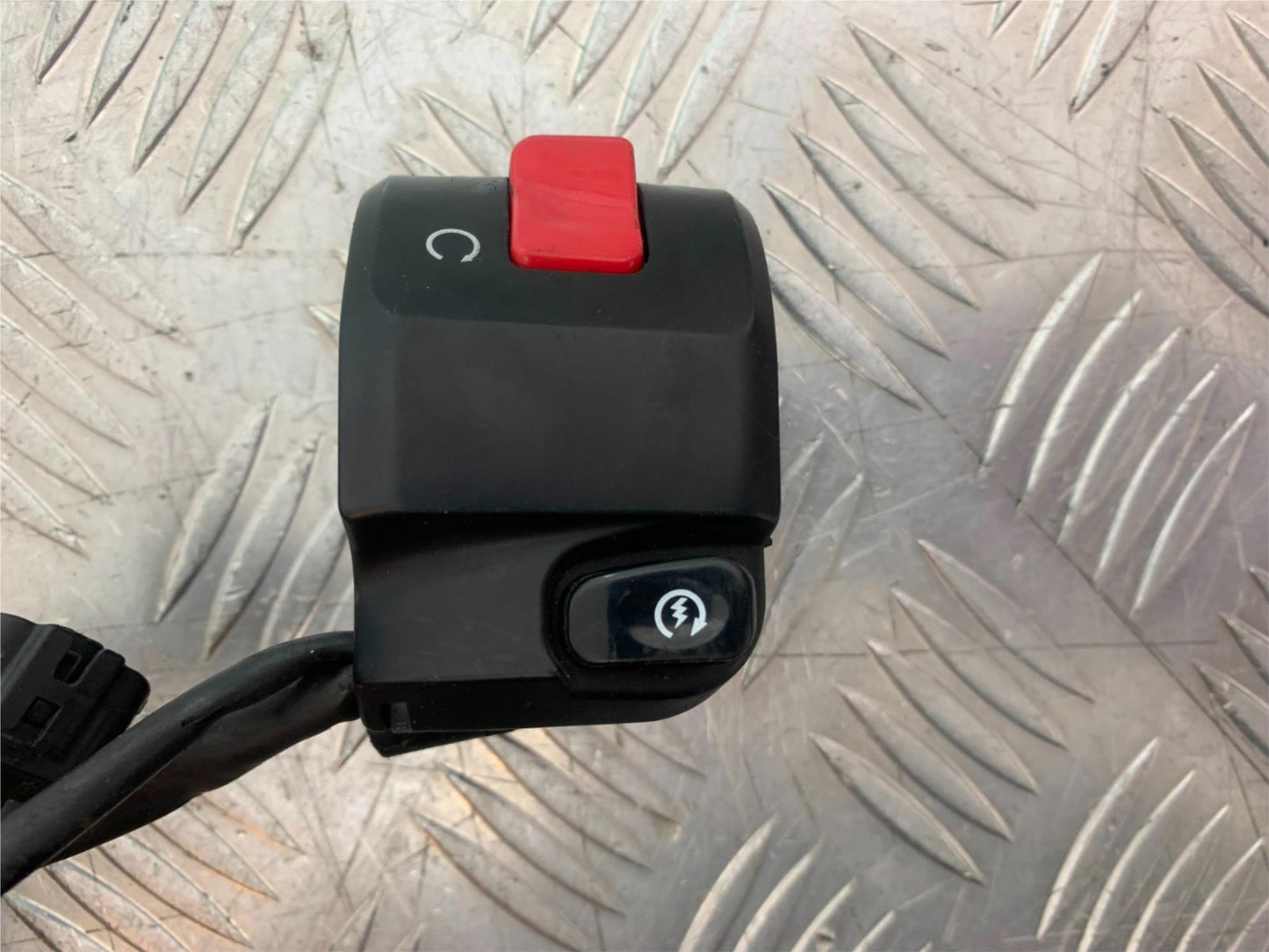KAWASAKI 650 VERSYS RIGHT SWITCH GEAR YEAR 2015-2018 (CMB1288)
