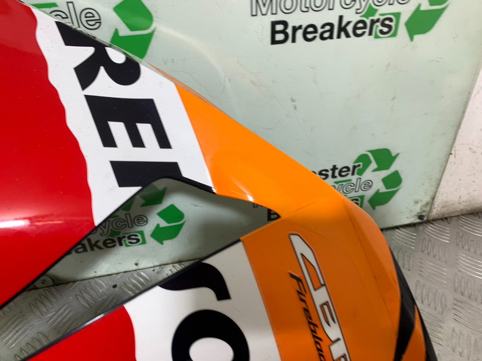 HONDA CBR1000 RR  LEFT FAIRING PANEL YEAR  2008-2011 (CMB1330)