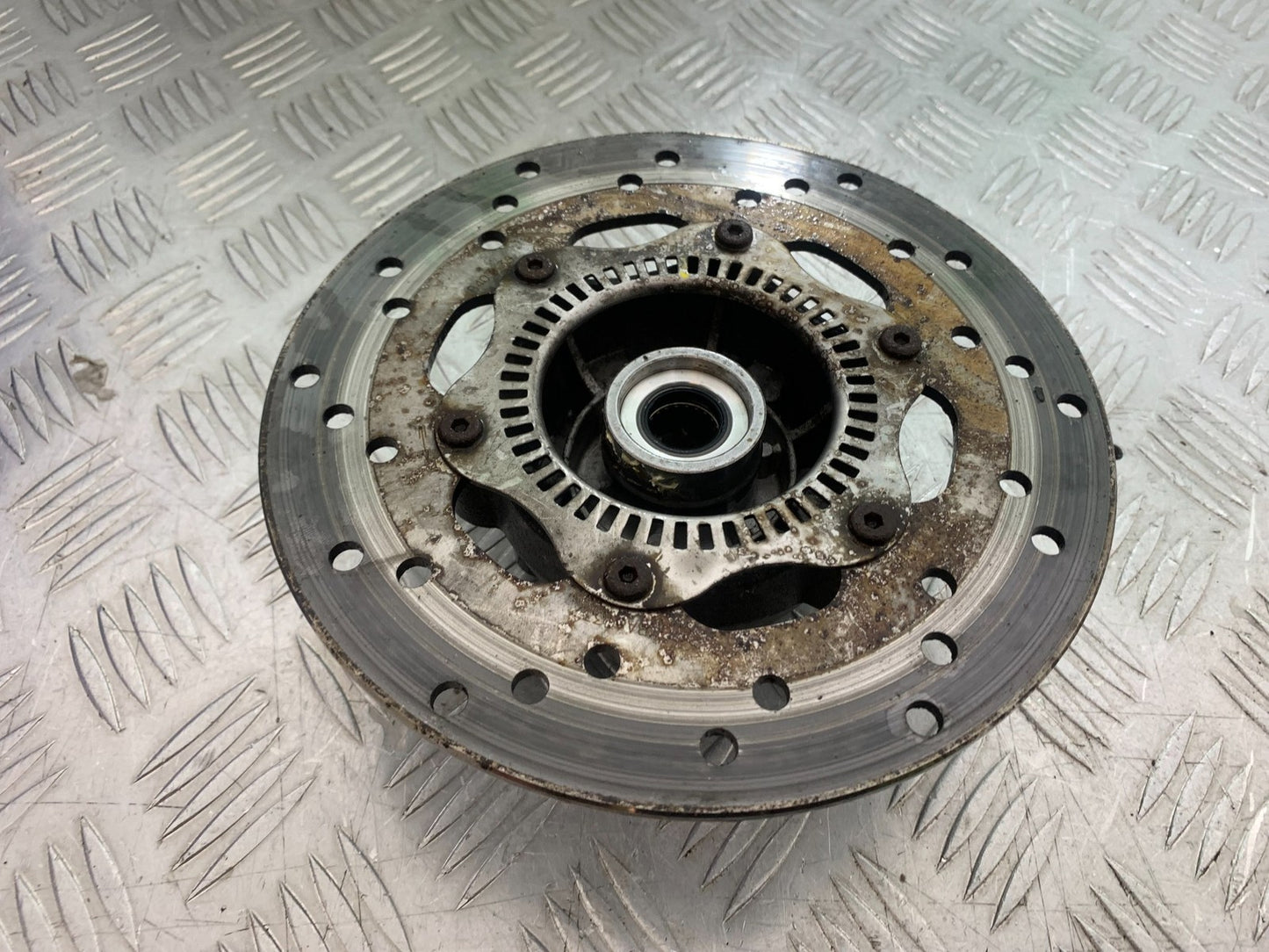 PIAGGIO VESPA GTS 125 FRONT DISC AND HUB  YEAR 2009-2014  (CMB1261)