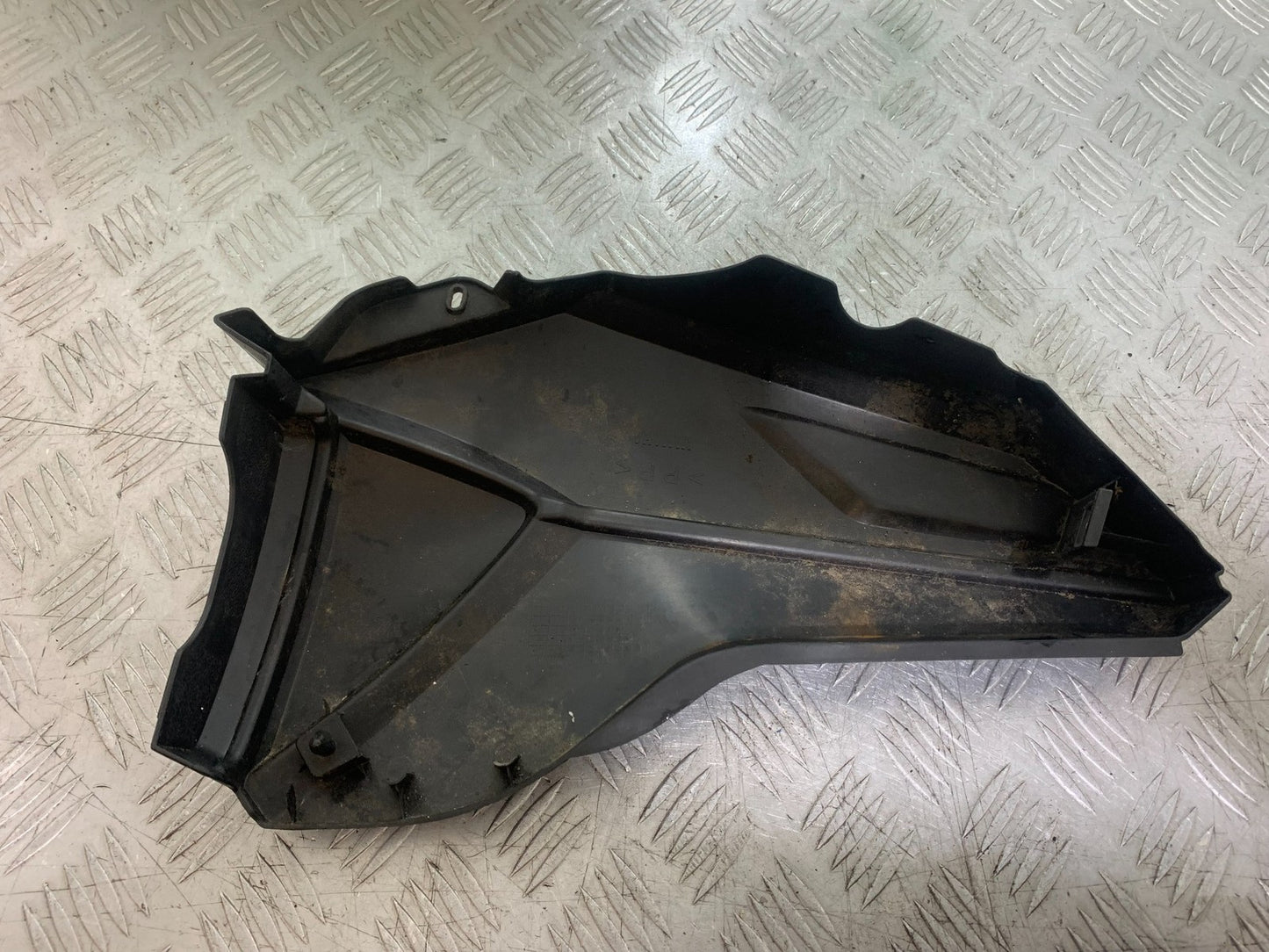 YAMAHA YS125 YS 125 LEFT SEAT PANEL  YEAR 2017-2021 (CMB1321)