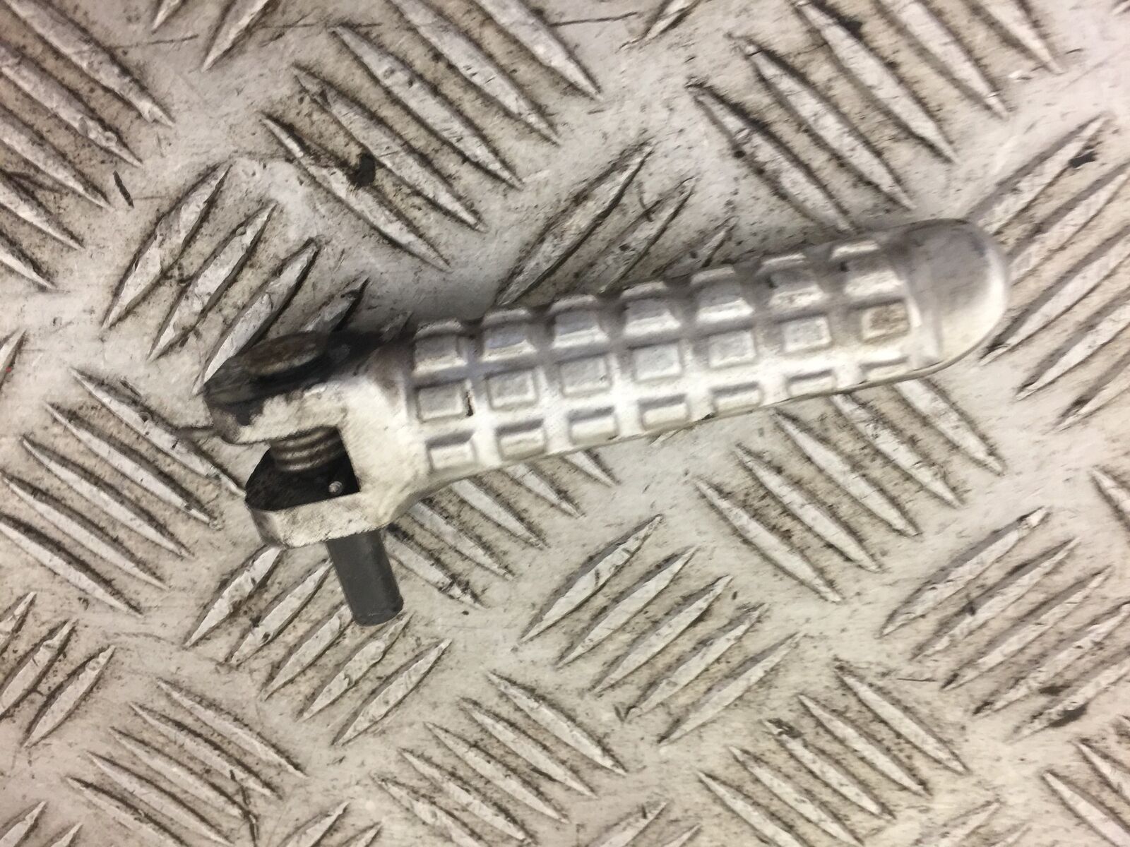 MOTO GUZZI SPORT 4V FRONT RIGHT PEG YEAR 2009 (STOCK 469)