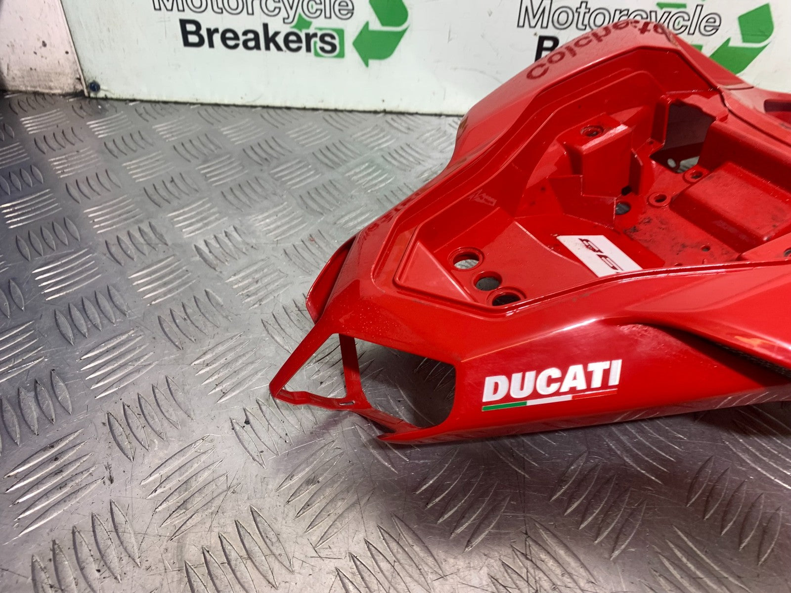 DUCATI 1198 S TAIL PIECE SEAT UNIT  YEAR 2009-2011 (CMB1219)