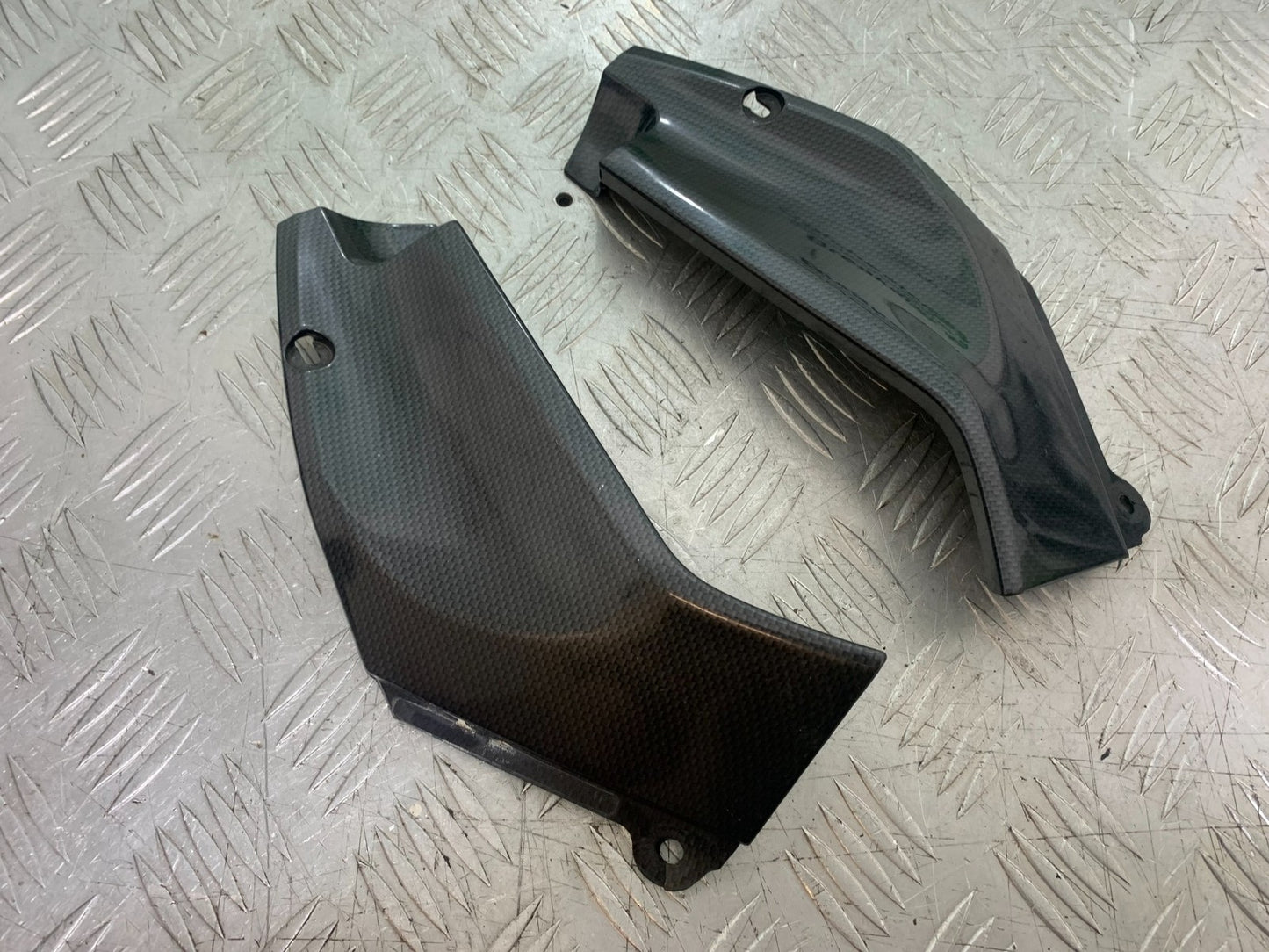 YAMAHA YZF R1 4XV CARBON LOOK TOP FAIRING INFILLS  YEAR 1998-99 (CMB1291)