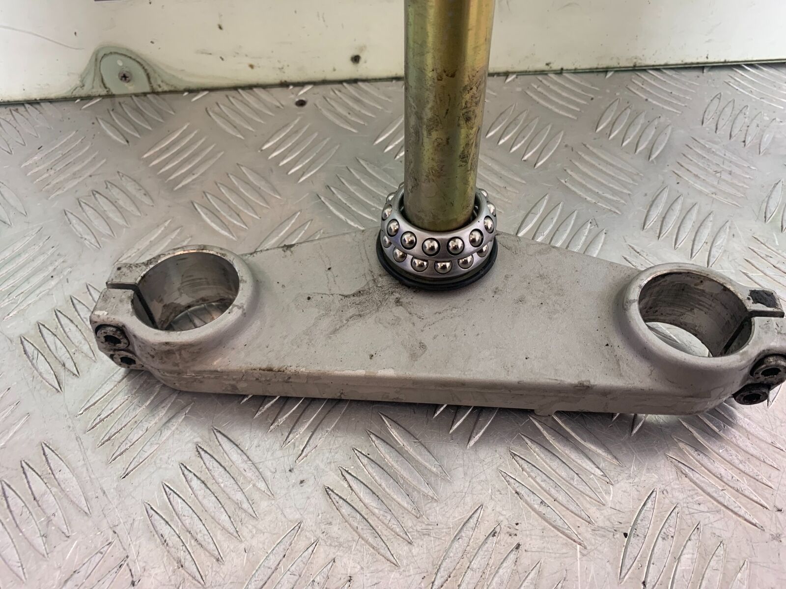 TRIUMPH 1050 SPRINT ST BOTTOM YOKE   YEAR 2004-2007 (CMB1089)