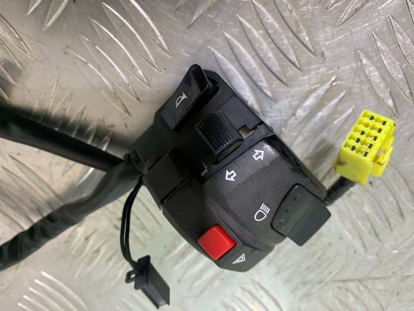 SUZUKI SV650 X SV 650 X LEFT SWITCH GEAR  YEAR 2018-2022  (CMB1081)