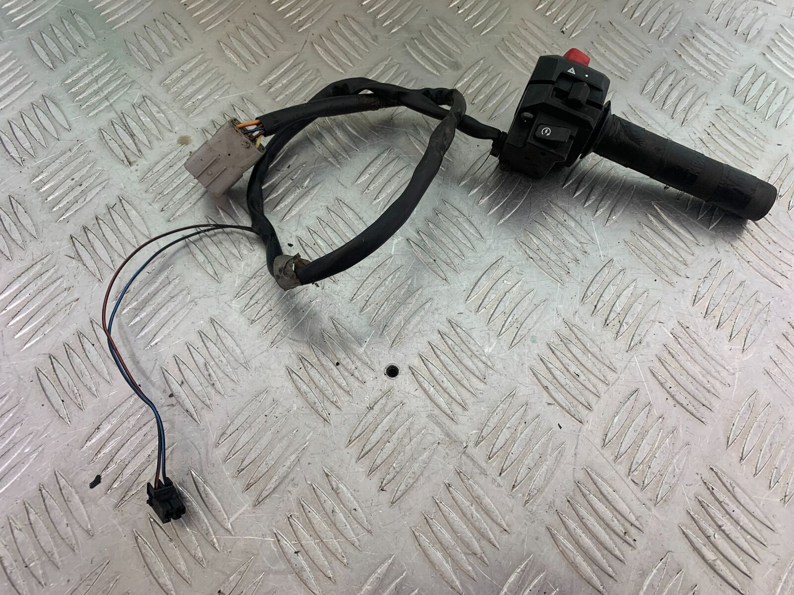 SUZUKI DL 650 V-STROM RIGHT SWITCH GEAR  YEAR 2020 (CMB1117)