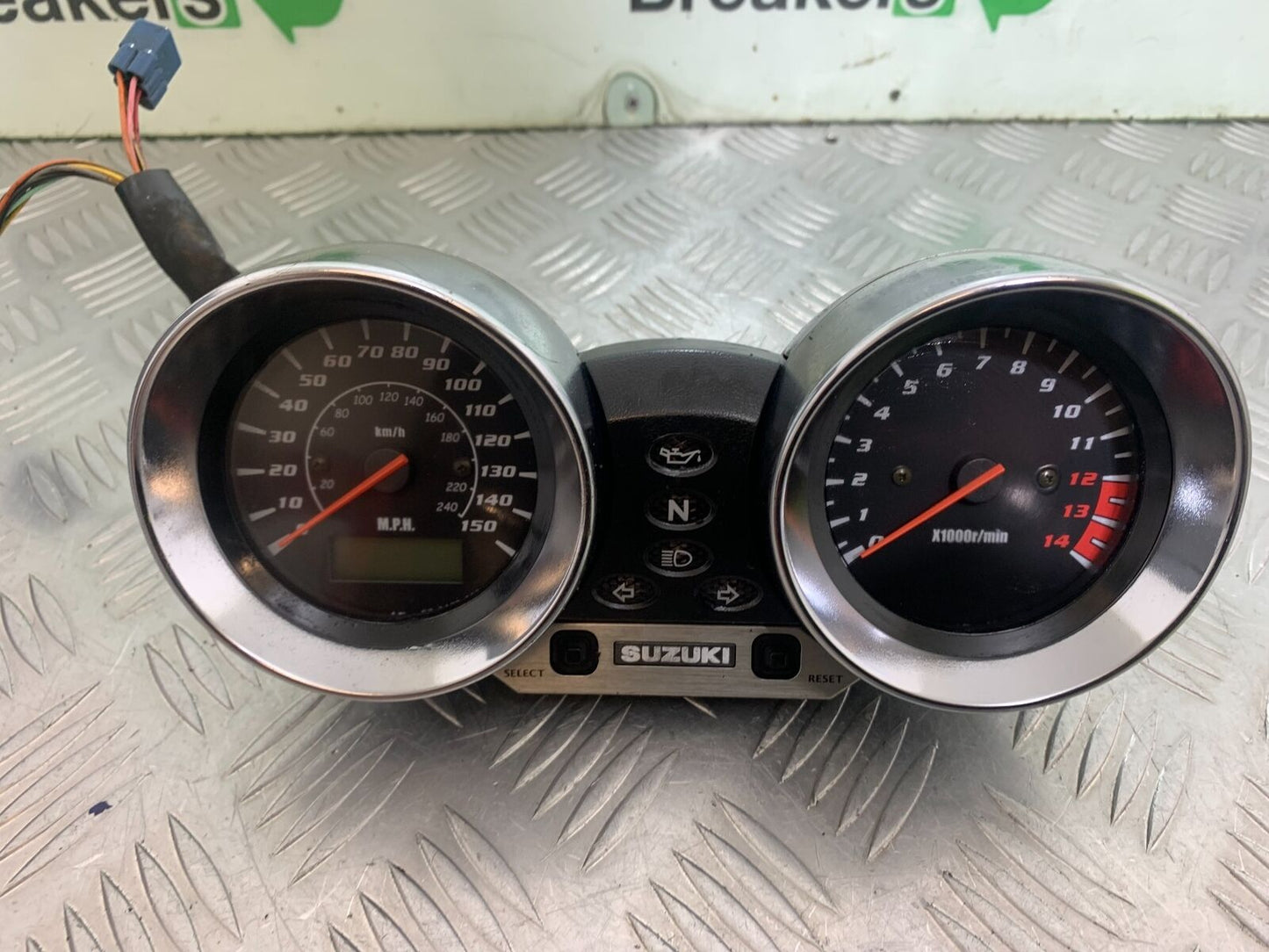 SUZUKI GSF600 GSF 600 BANDIT CLOCKS SPEEDO DASH   YEAR 2001-2003 (CMB1102)