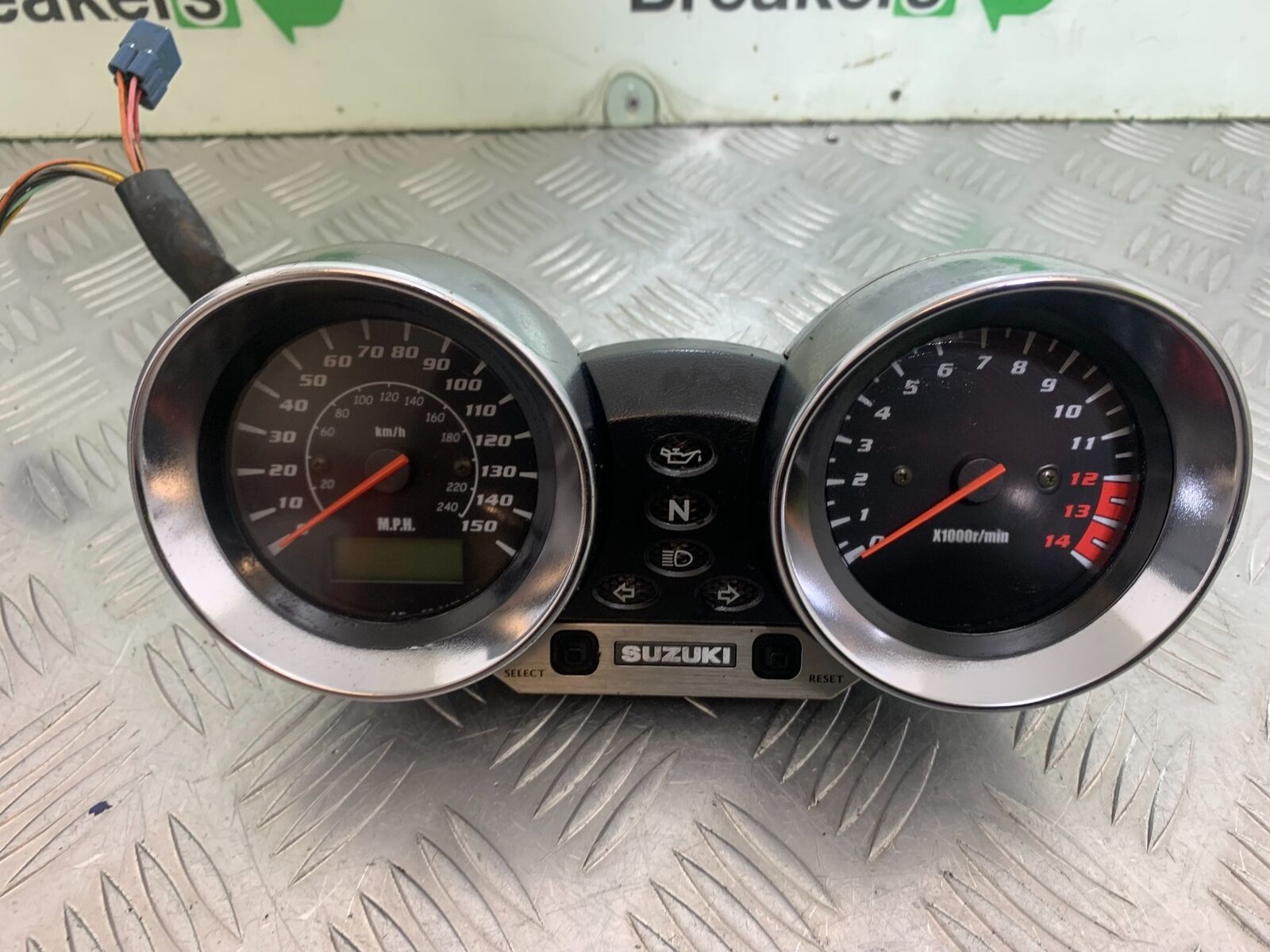 SUZUKI GSF600 GSF 600 BANDIT CLOCKS SPEEDO DASH   YEAR 2001-2003 (CMB1102)