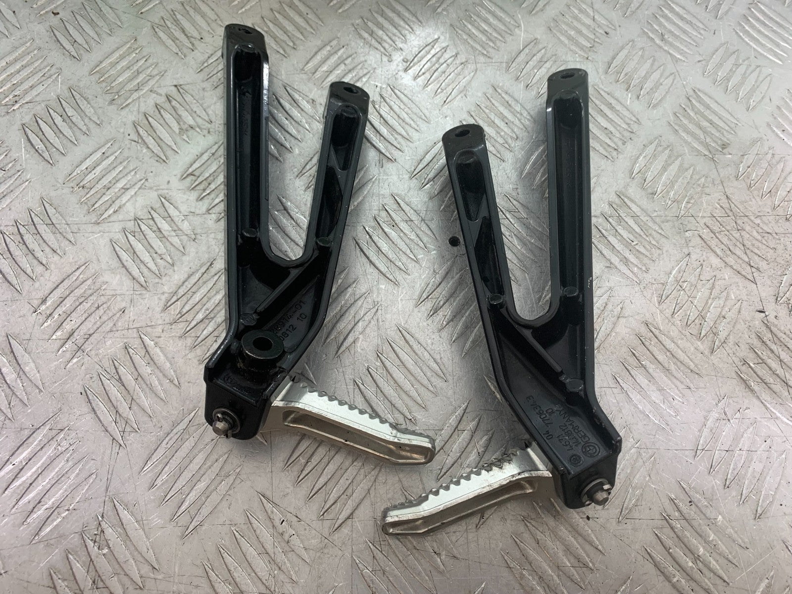 BMW S1000 RR REAR HANGER AND PEGS  YEAR 2015-2018 (CMB1246)