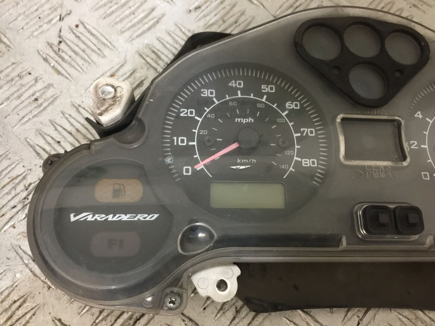 HONDA XL125 VARADERO CLOCKS SPEEOD DASH   YEAR 2008 (STOCK 841)