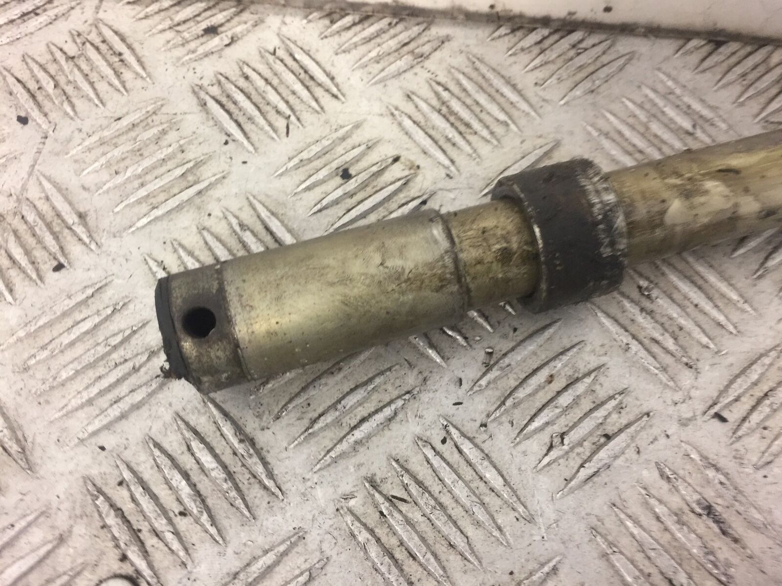 TRIUMPH 750 TRIDENT FRONT WHEEL SPINDLE  YEAR 1994 STOCK 396