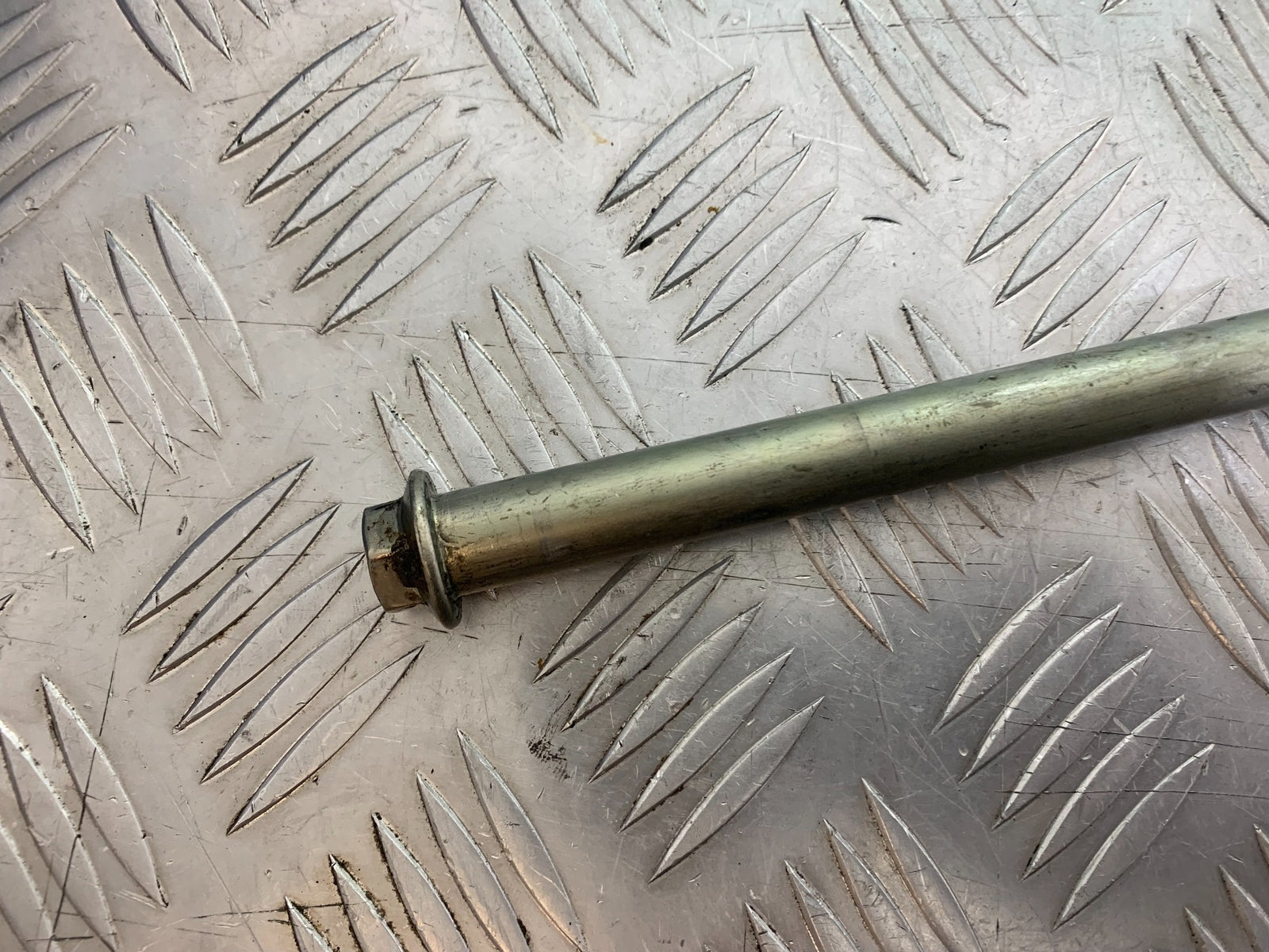 TRIUMPH TRIDENT 660 SWINGARM SPINDLE  YEAR 2021-2024 (CMB1148)