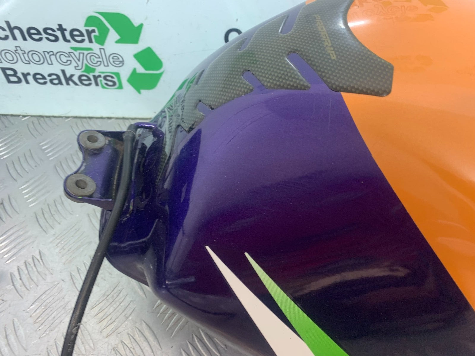 KAWASAKI ZX9R ZX9 E1 PETROL TANK  YEAR 2000-01 (CMB1171)