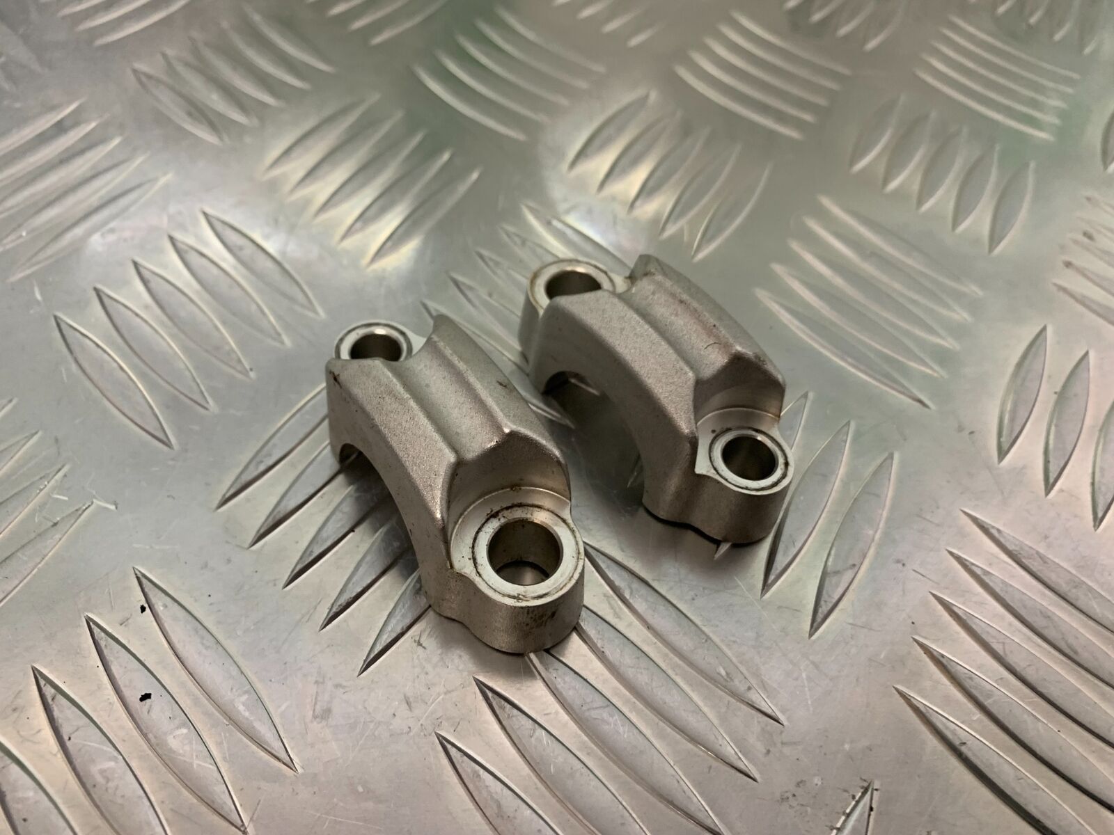 TRIUMPH TIGER 800 XCA HANDLE BAR CLAMPS  YEAR 2015-2017 (STOCK 940)
