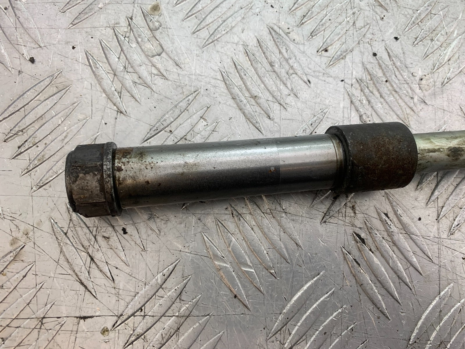 HONDA VT750 SHADOW REAR WHEEL SPINDLE   YEAR 2003-2004 (CMB1265)