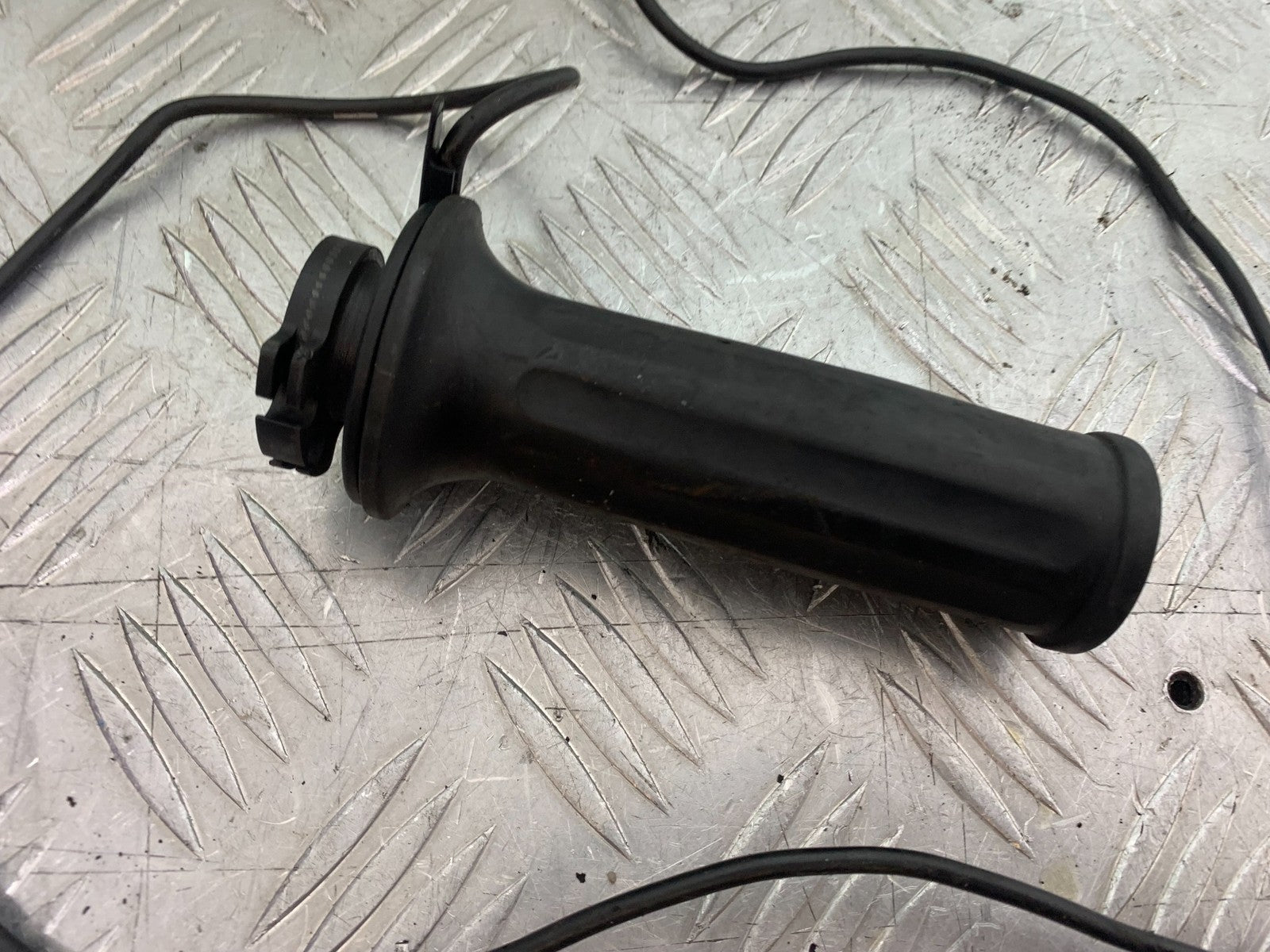 TRIUMPH 955i SPRINT ST RIGHT HEATED GRIP   YEAR 1999-04 (CMB1230)