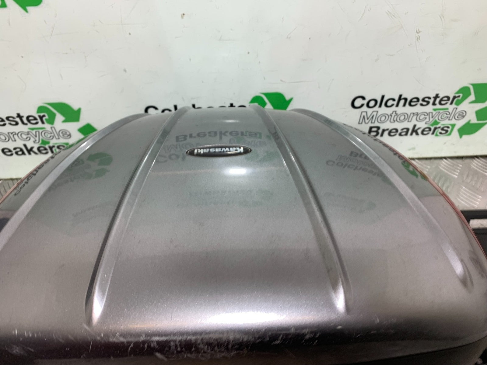 KAWASAKI GTR1400 GTR 1400 TOP BOX PLATE AND KEY YEAR 2007-2009 (CMB1306)