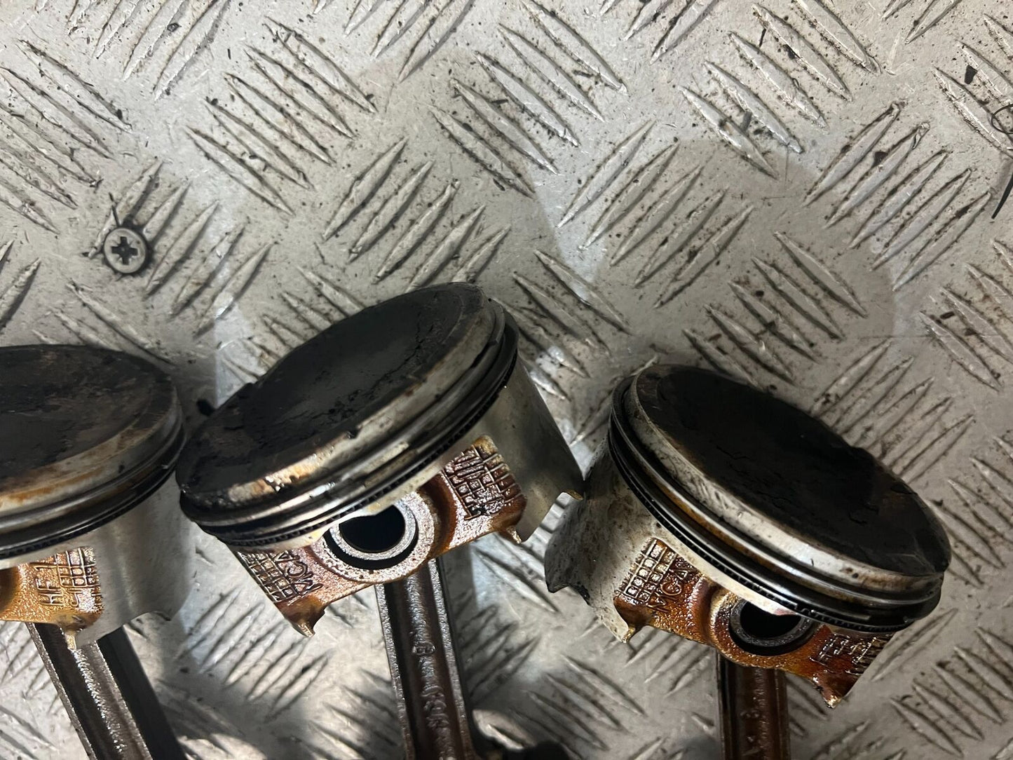 HONDA GL1800 GL 1800 CONRODS AND PISTONS  YEAR 2004 ABS (STOCK 890)