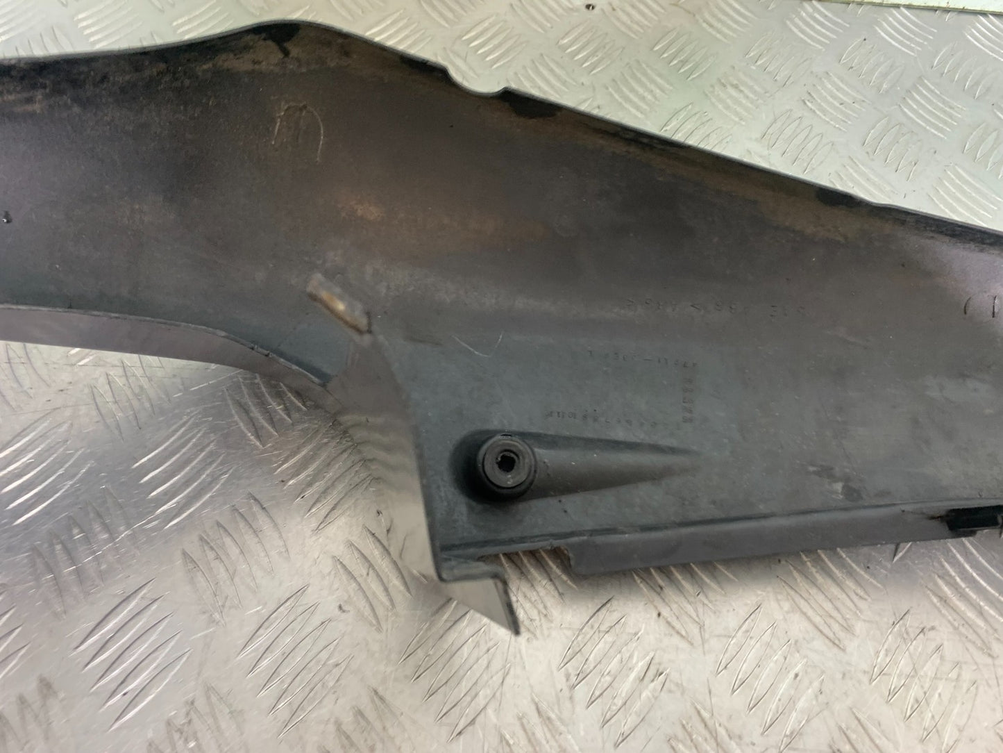 SUZUKI GSXR600 GSXR 600 SRAD LEFT SEAT PANEL   YEAR 1997-2000 (CMB1276)