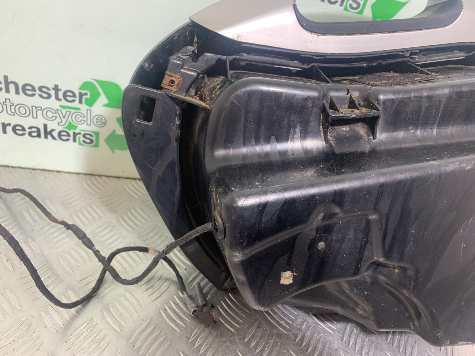 BMW K1200 K 1200 LT RIGHT PANNIER  YEAR 1999-07 (CMB1138)
