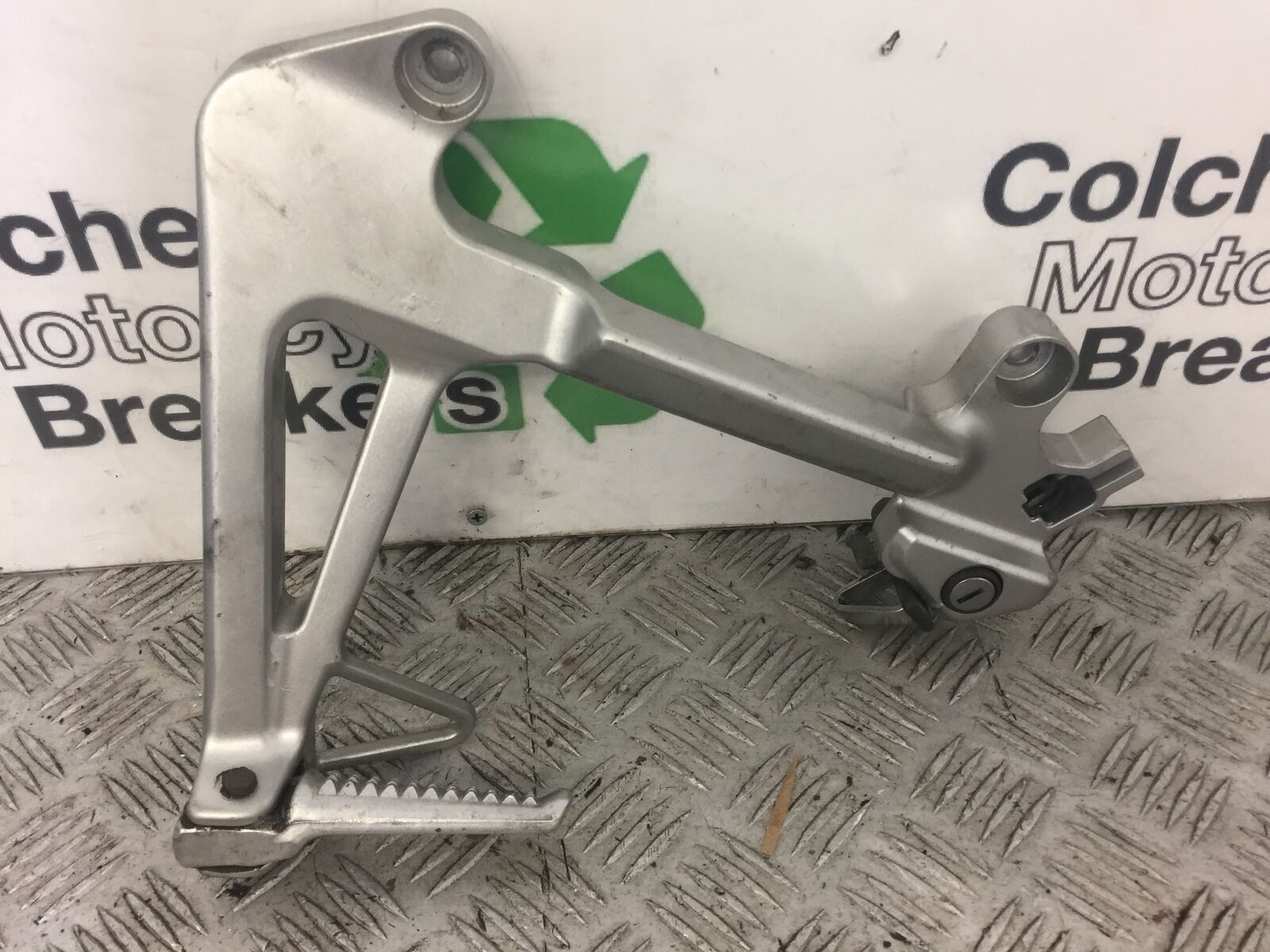 HONDA VFR800 VFR 800 LEFT REAR HANGER  YEAR 1998-2001 (PRE V-TEC) STOCK NO326