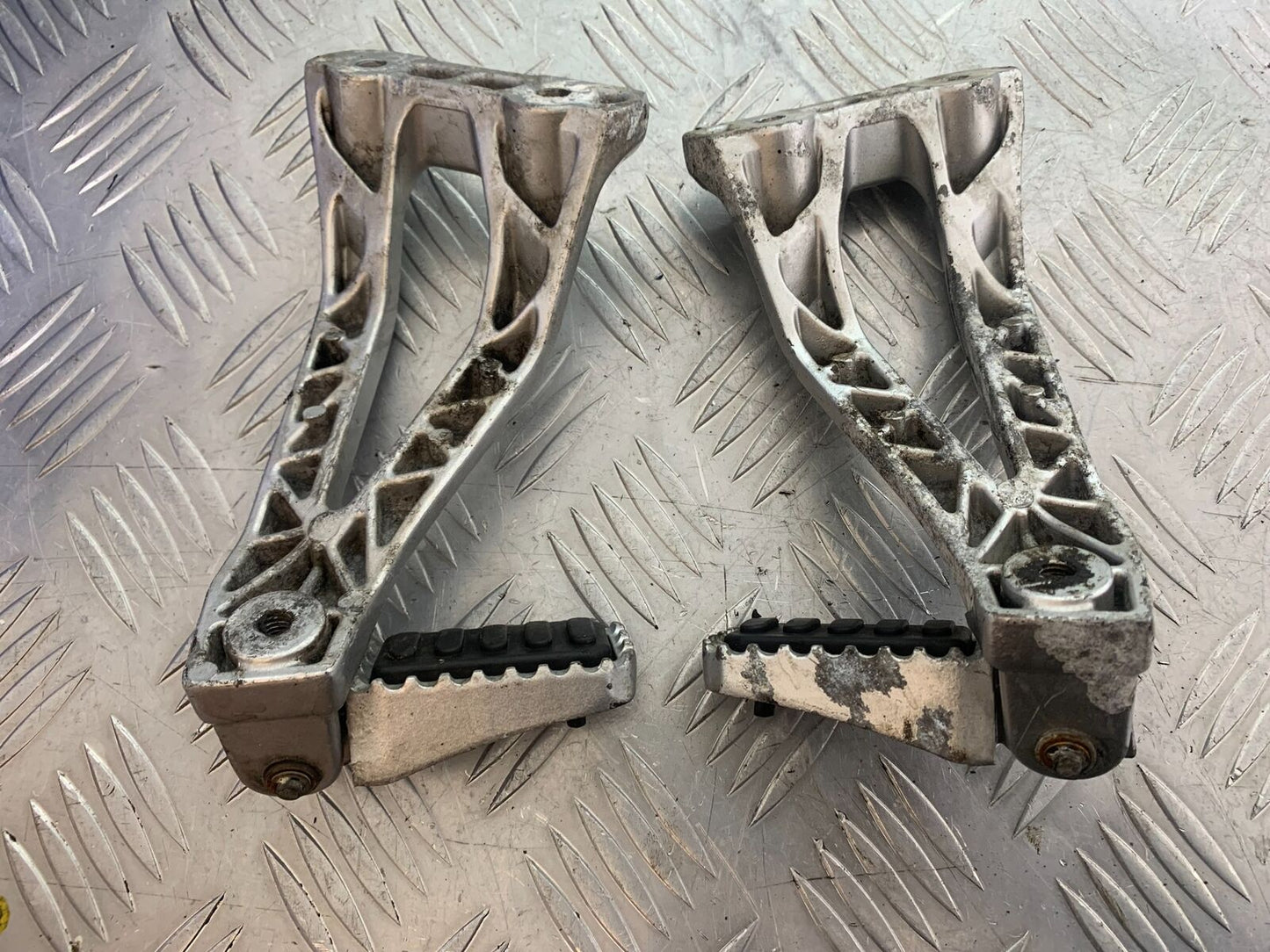 SINNIS TERRAIN 125 REAR HANGERS   YEAR 2018 (CMB1123)