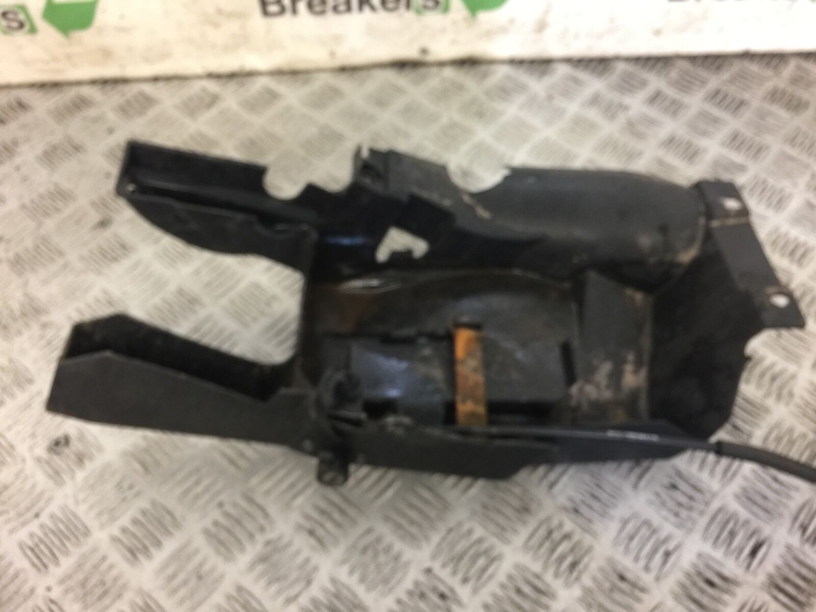 YAMAHA FZ6 S2 UNDERTRAY  YEAR 2007 (STOCK 547)