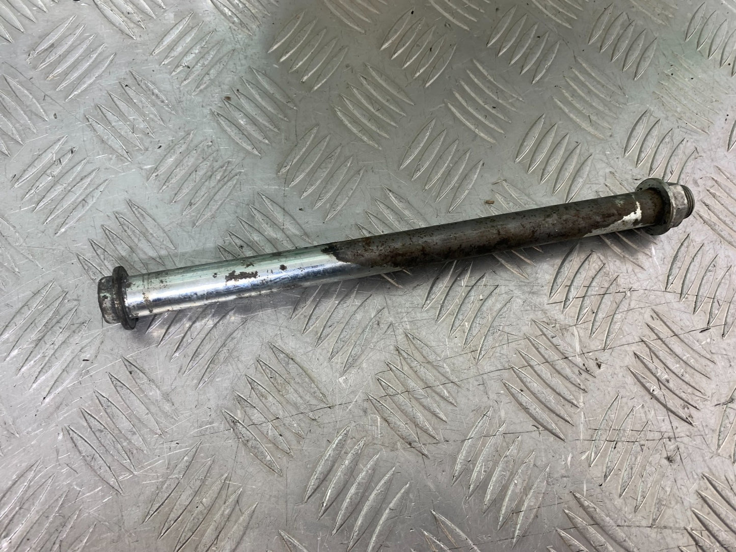 KAWASAKI 650 VERSYS SWINGARM SPINDLE YEAR 2015-2018 (CMB1288)