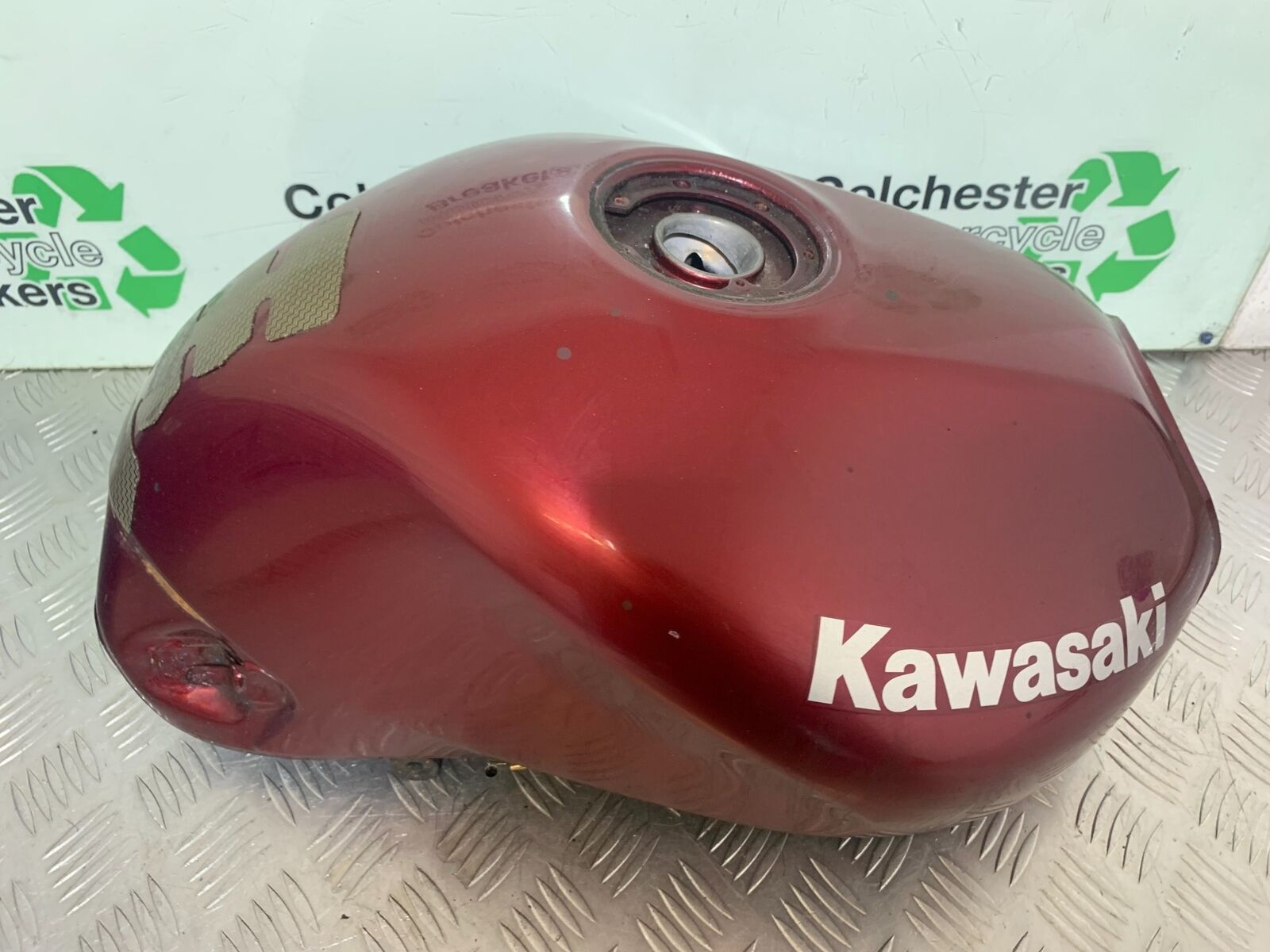 KAWASAKI Z750 ZR750 ZR-7S PETROL TANK  YEAR 1999-05 (CMB1135)