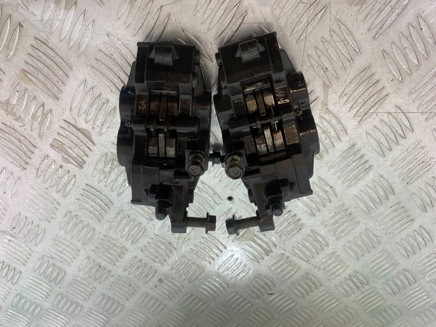 SUZUKI GSF1200  GSF 1200 BANDIT FRONT BRAKE CALIPERS   YEAR 1997-2000 (CMB1149)