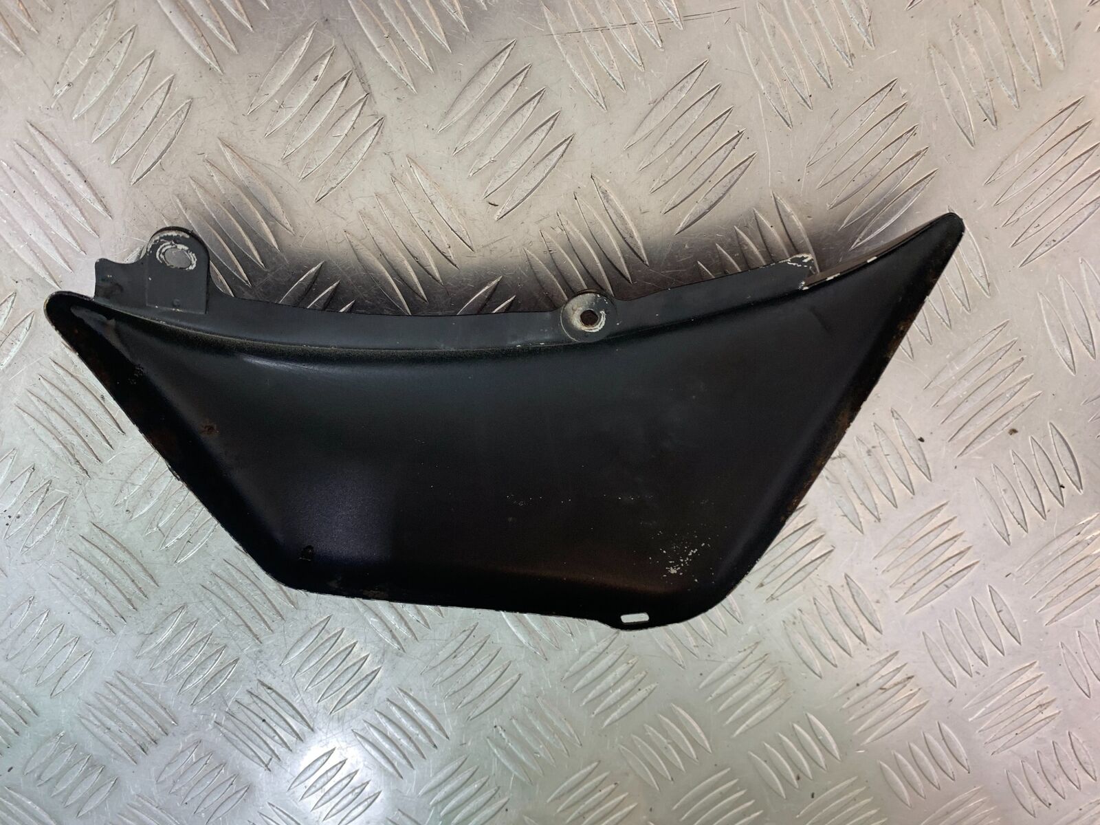 SUZUKI VS1400 VS 1400 INTRUDER  LEFT SEAT PANEL  YEAR 1988 (CMB1077)