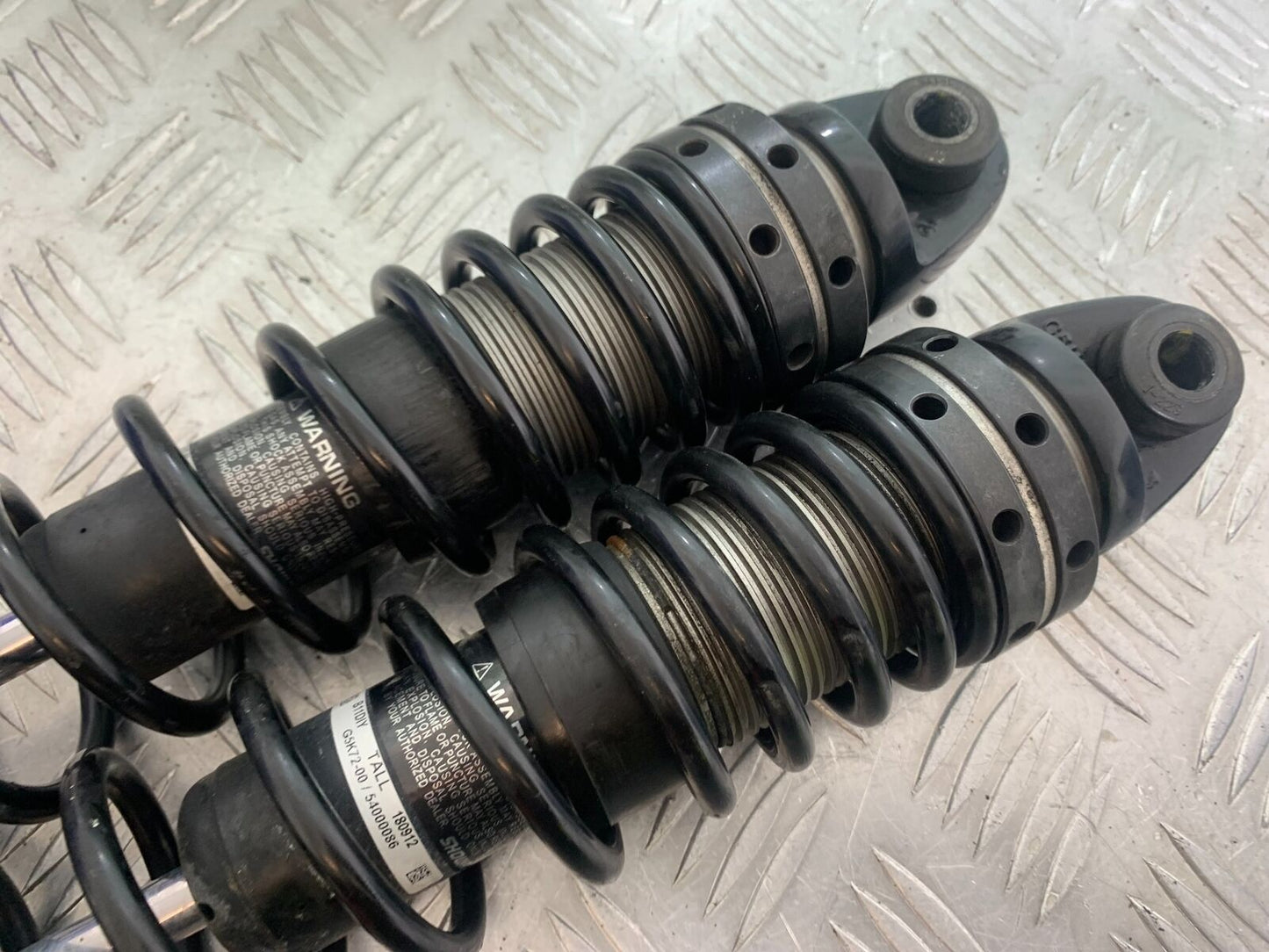 HARLEY DAVIDSON XL883 N IROD REAR SHOCKS YEAR 2020  (CMB1116)