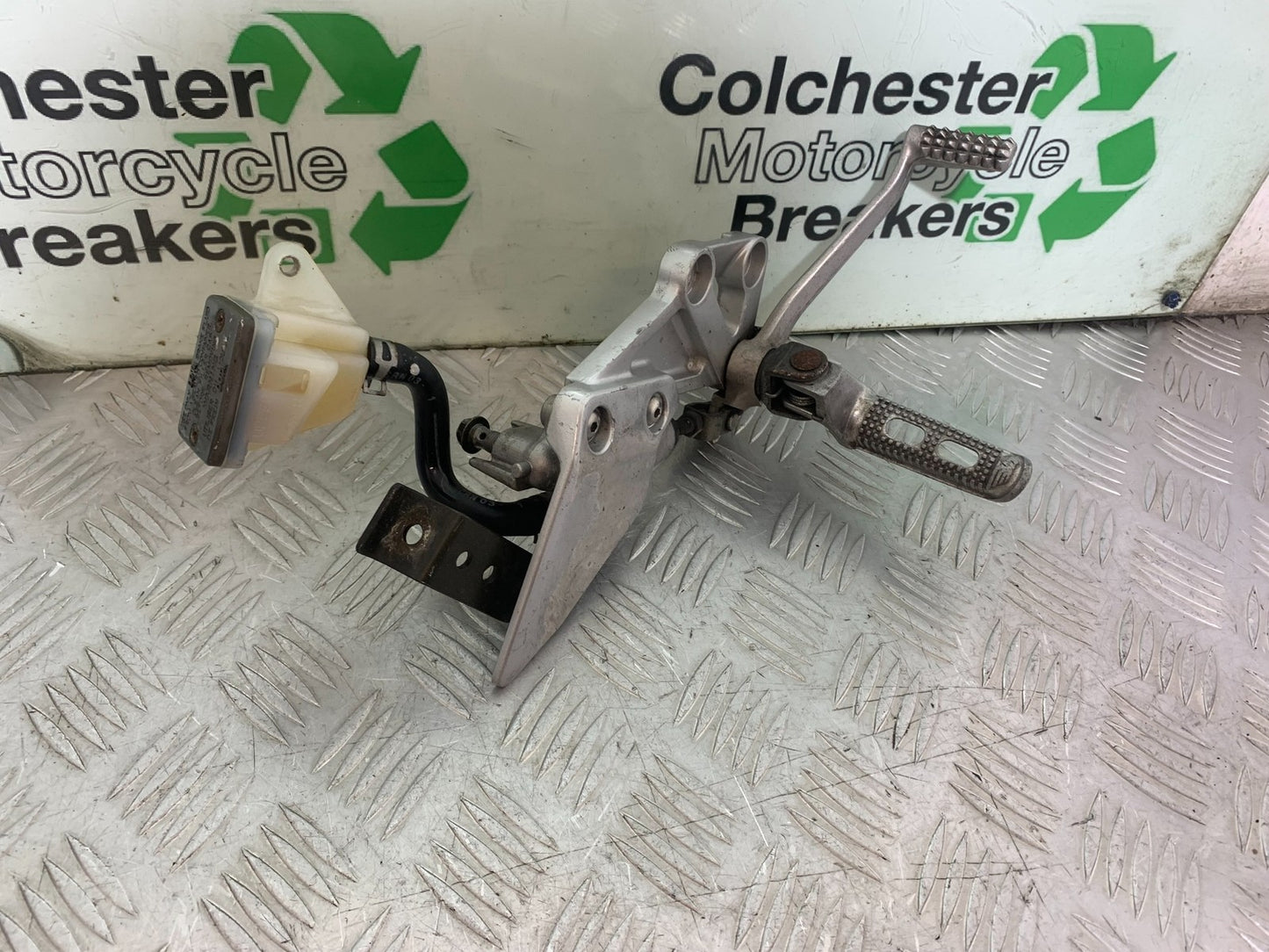 SUZUKI SV1000 SV 1000 S FRONT RIGHT HANGER   YEAR 2003-2007 (CMB1293)
