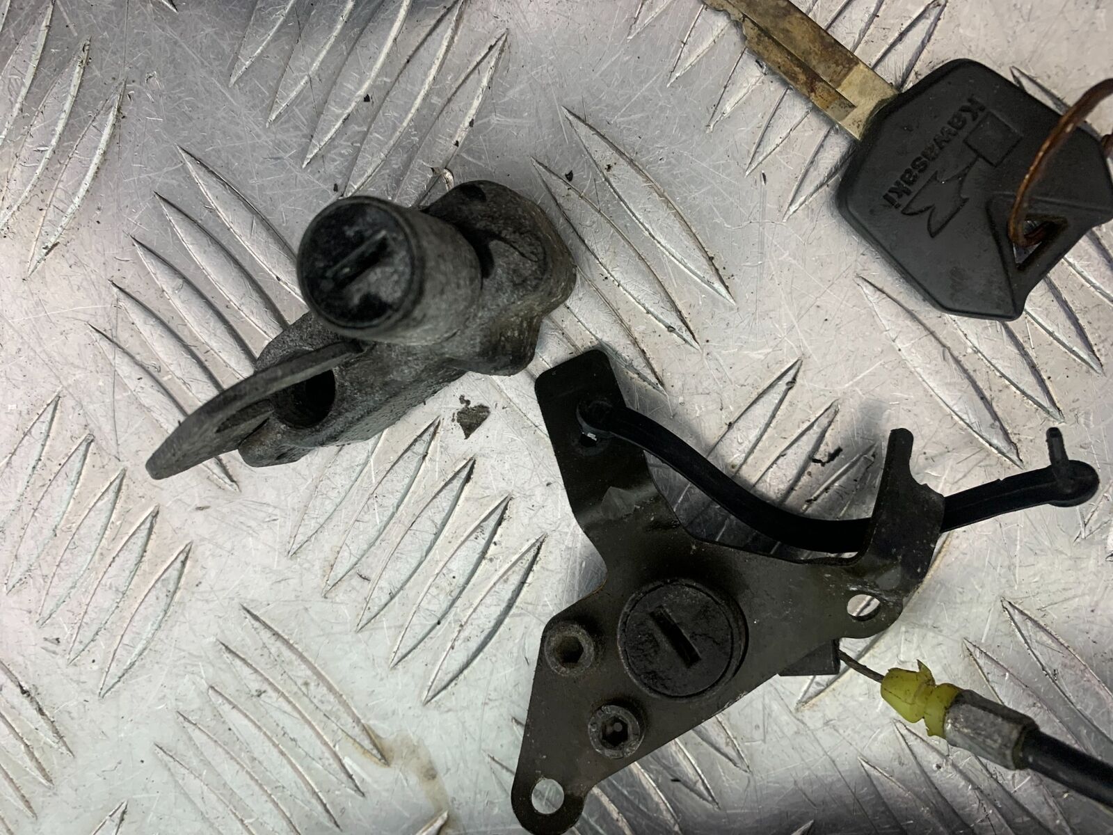 KAWASAKI Z750 Z 750 ECU LOCKS KEY  YEAR 2004-2006  (CMB1104)