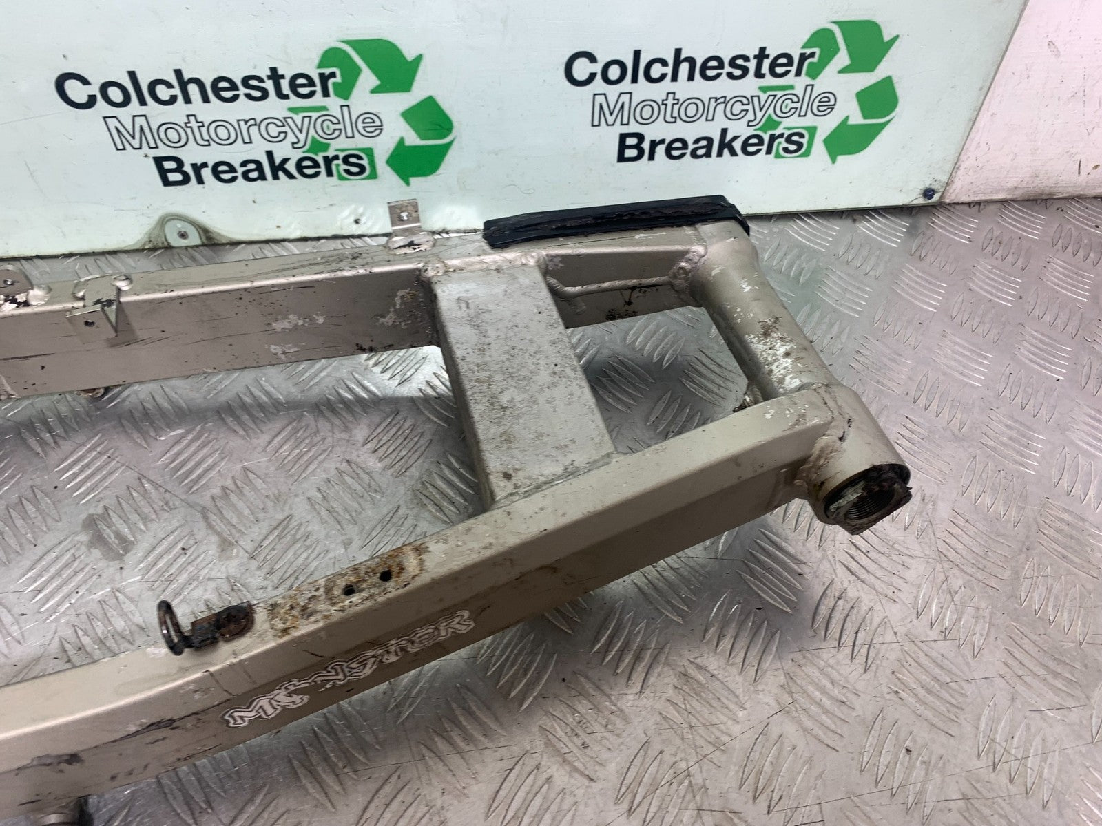 KAWASAKI ZX9R ZX9 E1 SWINGARM  YEAR 2000-01 (CMB1171)