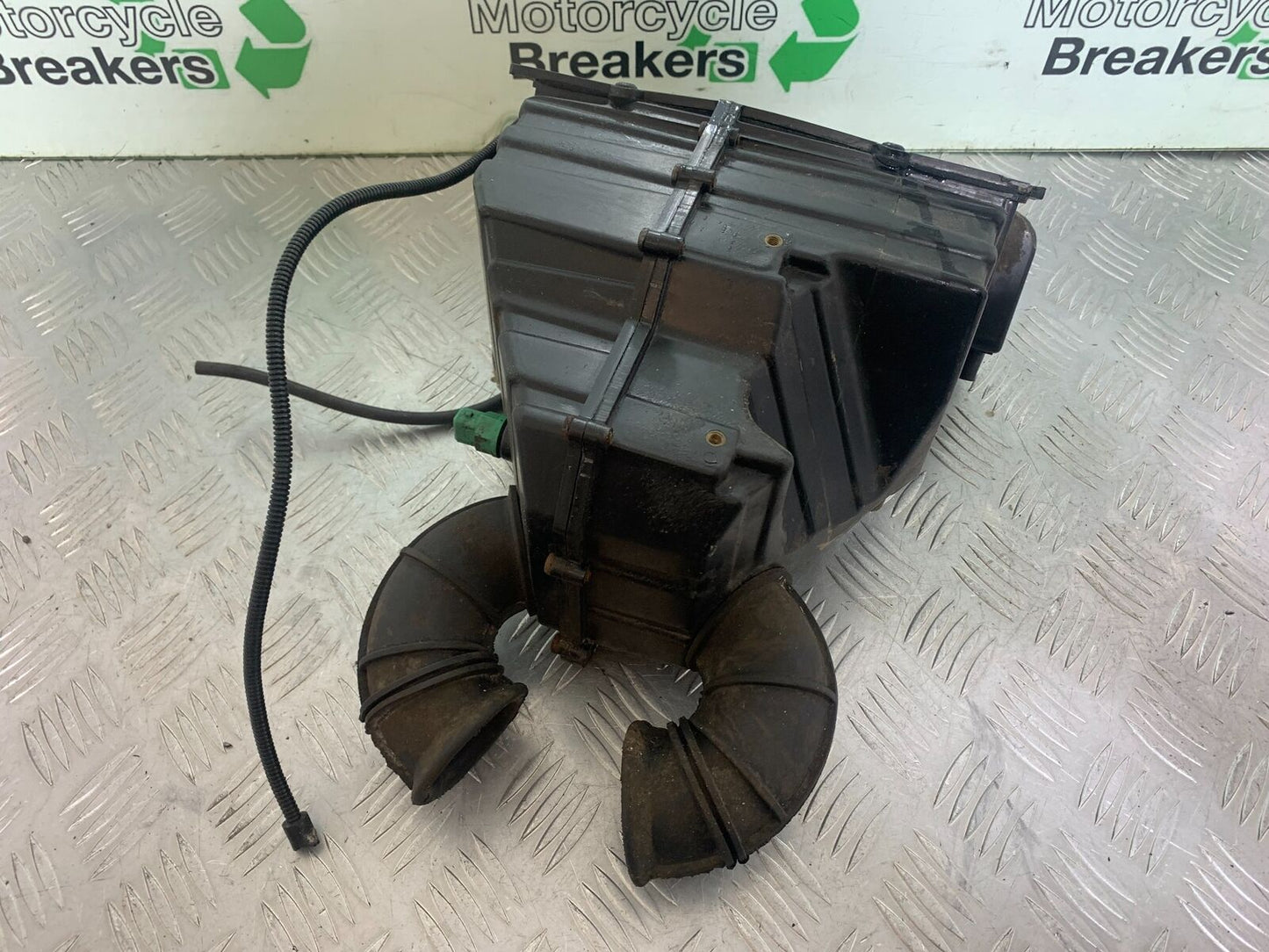 TRIUMPH 955i SPRINT ST AIRBOX    YEAR 1999-2004 (CMB1124)