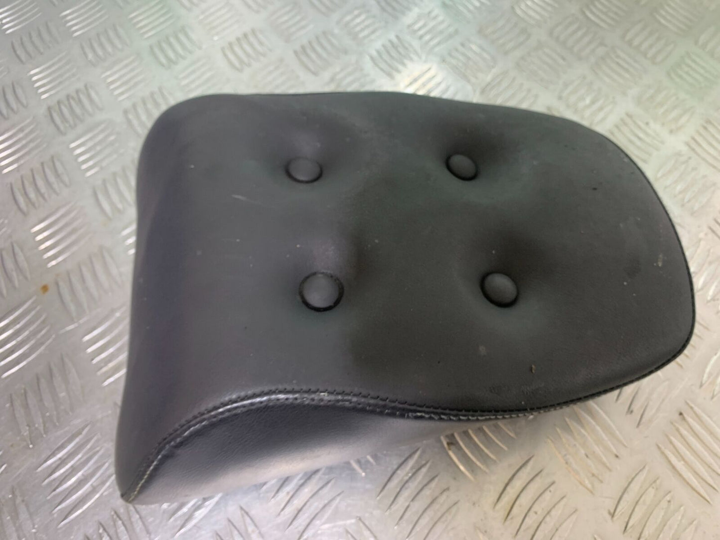 SUZUKI VS1400 VS 1400 INTRUDER REAR SEAT   YEAR 1988 (CMB1077)