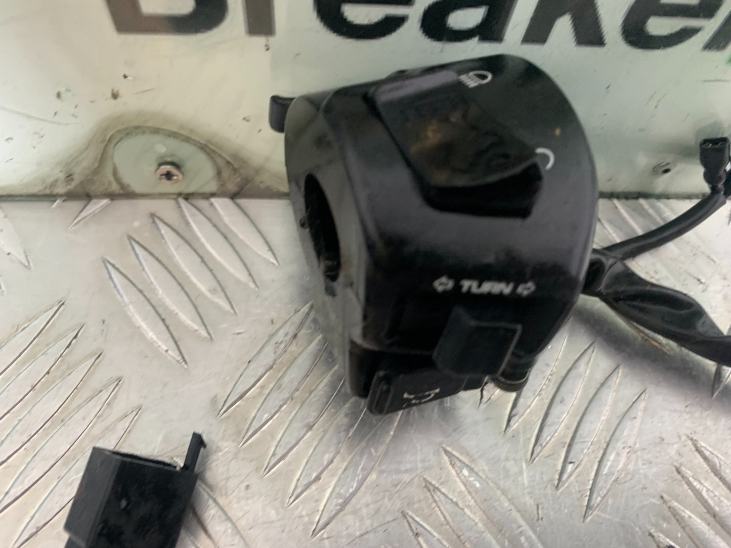 HONDA CBR1100 BLACKBIRD LEFT SWITCH GEAR  YEAR 1999-2005 (CMB1232)