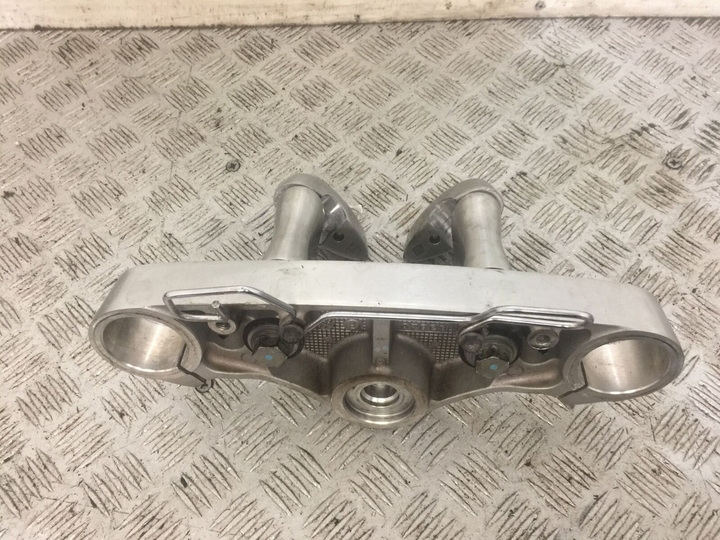 SUZUKI VLR1800 VLR 1800 TOP YOKE  YEAR 2010 (STOCK 815)
