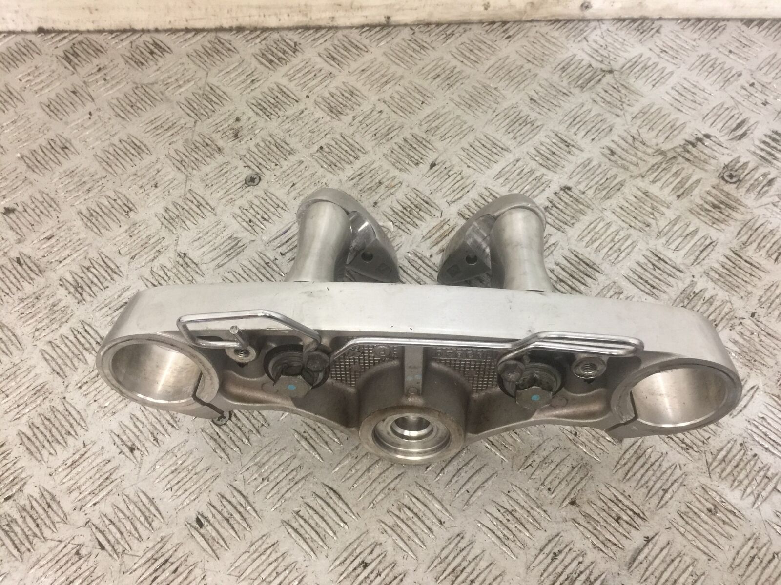 SUZUKI VLR1800 VLR 1800 TOP YOKE  YEAR 2010 (STOCK 815)